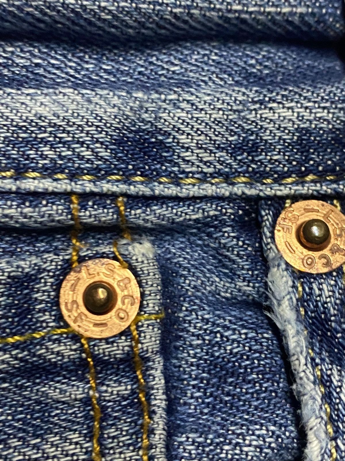 Levi's Vintage Clothing Vintage Levis 501 Ripped Loose Jeans Size US 32 / EU 48 - 11 Thumbnail