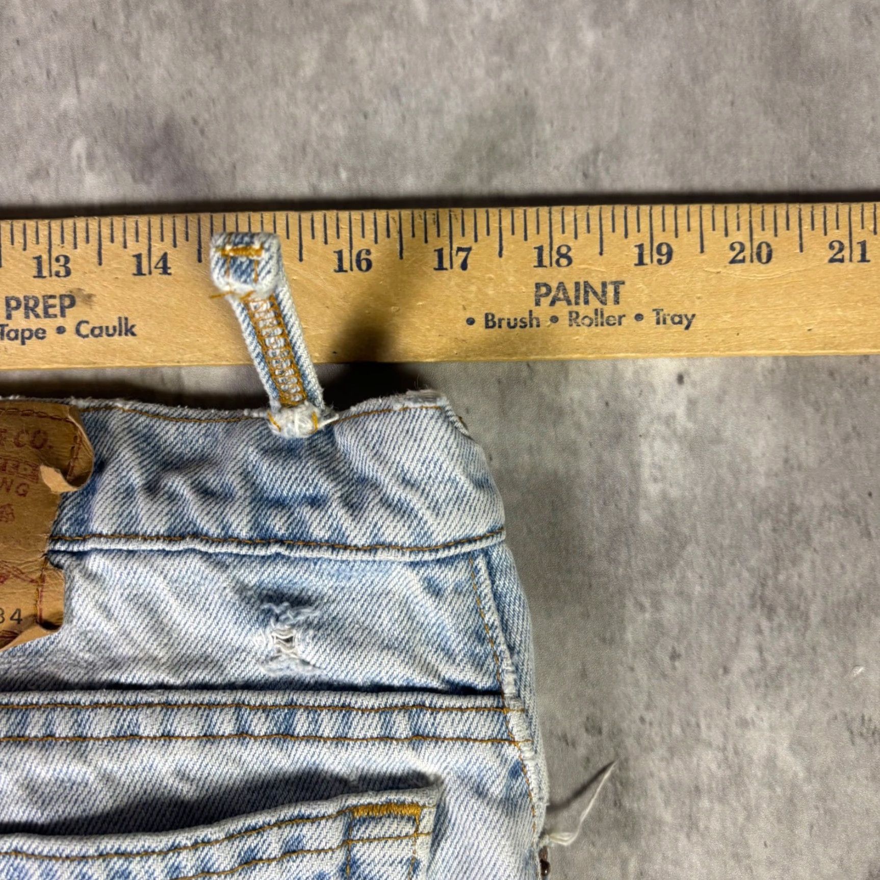 Levi's VINTAGE Levi's 550 Jeans Mens 34x34 Distressed 90s Light Wash Denim 5-Pocket Relaxed Mid Rise INSEAM 34 Shirt? Size US 34 / EU 50 - 3 Thumbnail