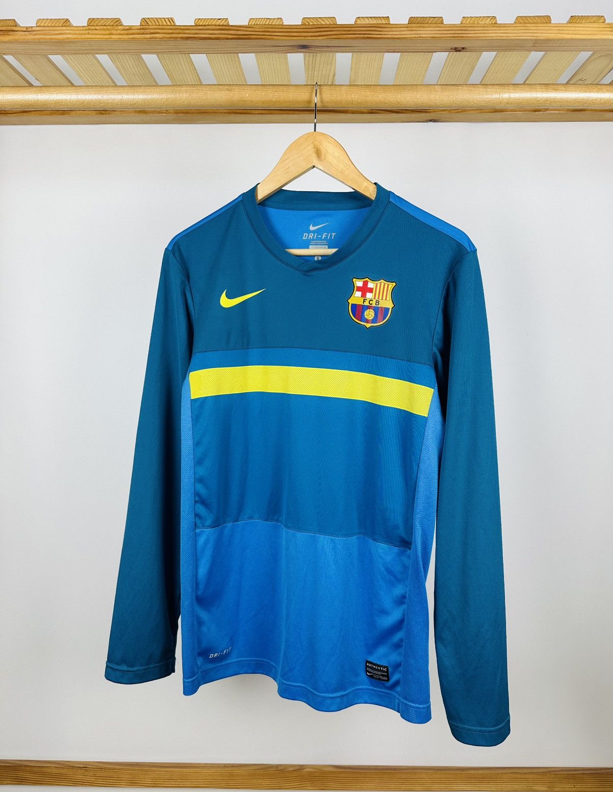 Other Nike Barcelona FC 2011-12 Training Soccer Long Sleeve Jersey Size US S / EU 44-46 / 1 - 1 Thumbnail