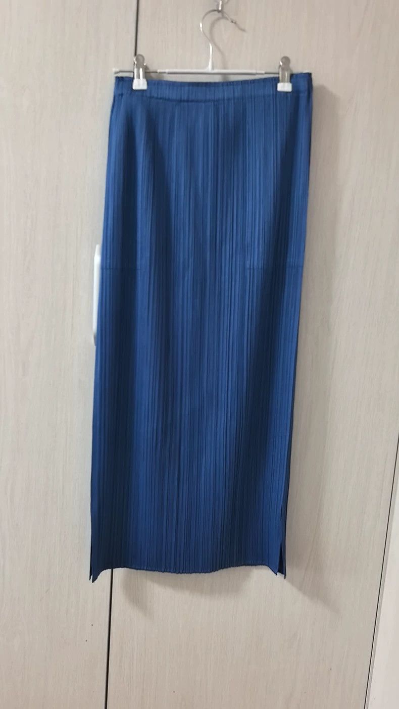 Issey Miyake Issey Miyake size:3 Blue pleated skirt Size 22" - 1 Thumbnail