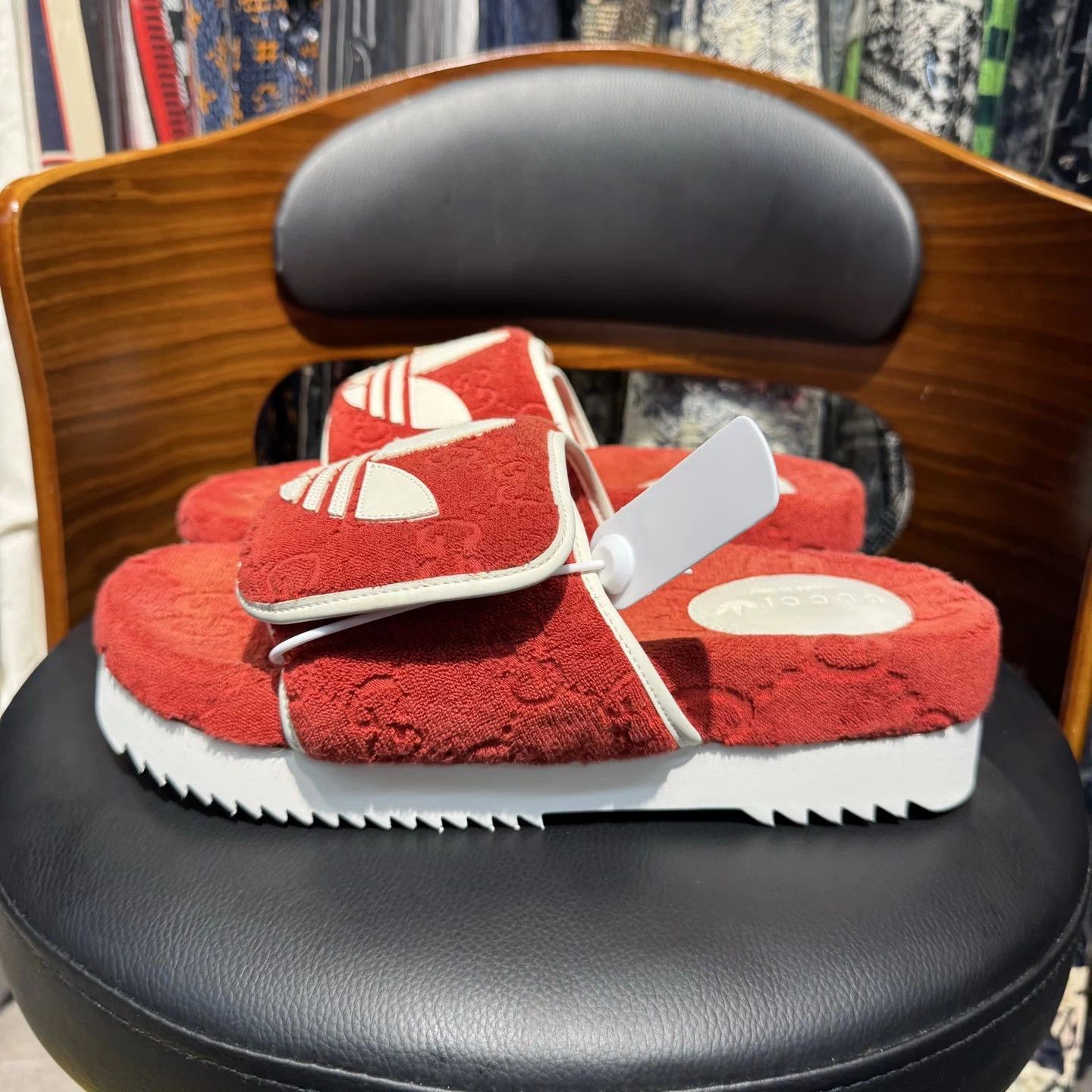 Gucci Gucci x Adidas Slipper Slides White/Red 8/42 Size US 8 / EU 41 - 6 Thumbnail