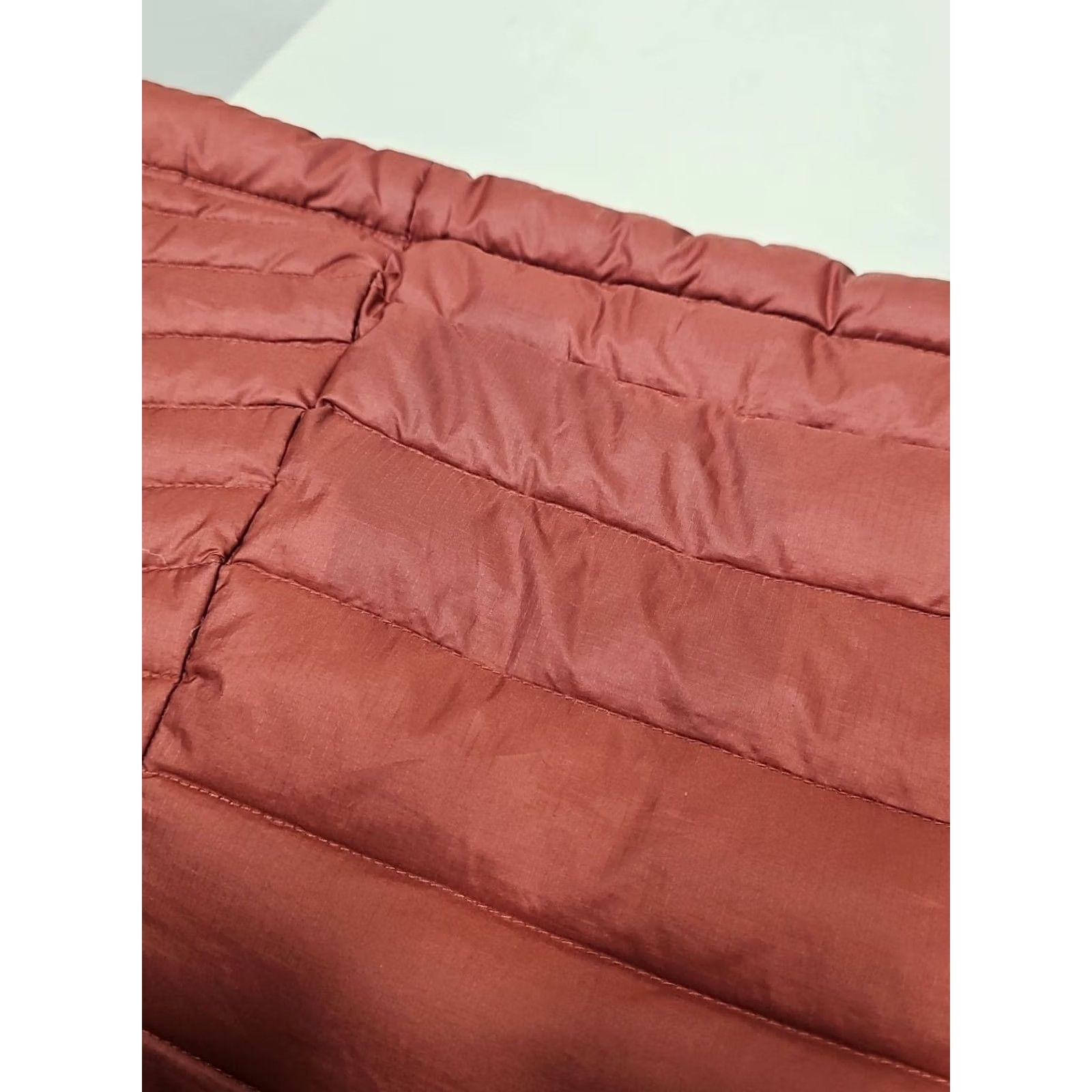 Patagonia Patagonia Jacket Maroon Size XS Regular Solid Puffer Coat Wind-Resistant Hooded Insulated Water Resistant Full Zip Logo Womens Size XS / US 0-2 / IT 36-38 - 7 Thumbnail