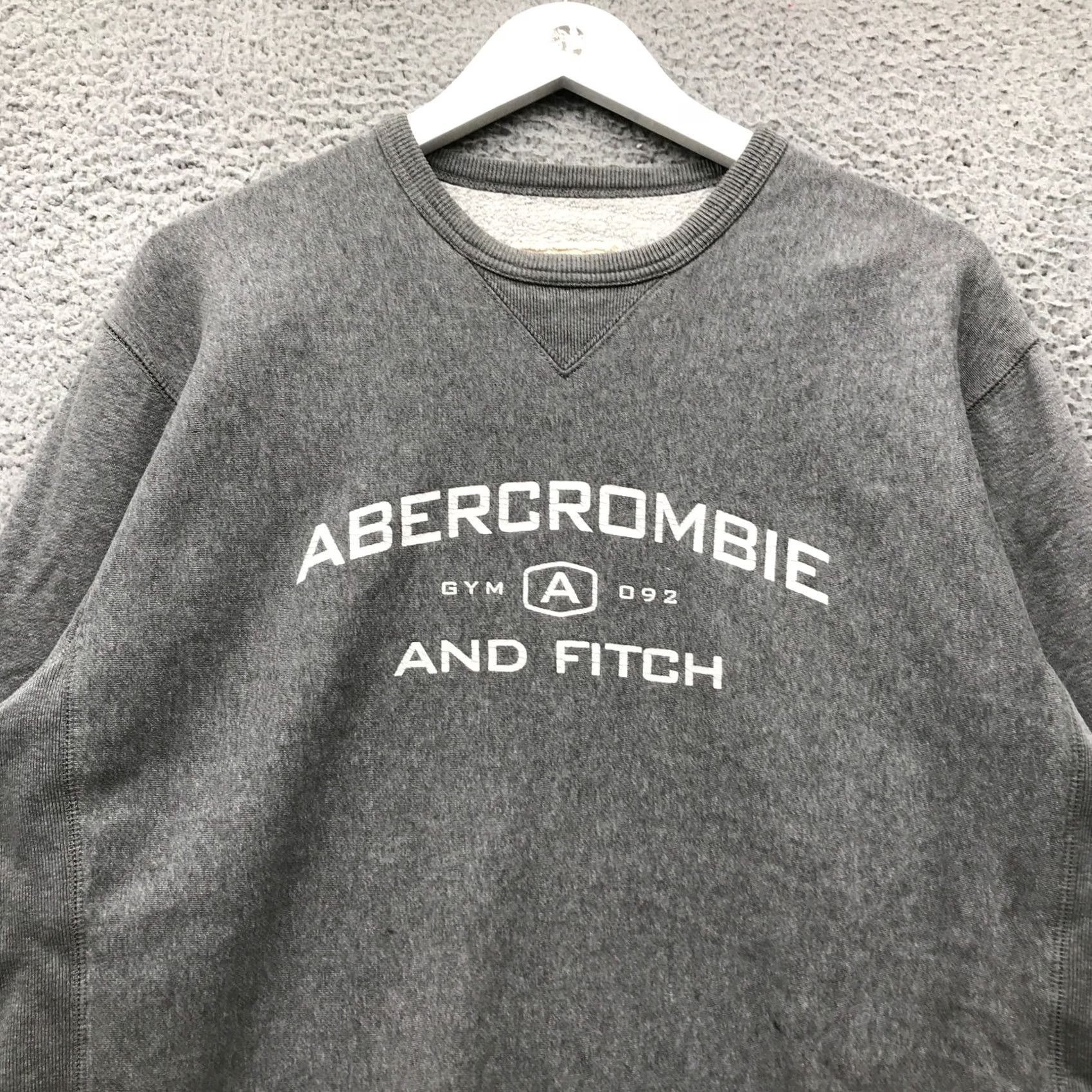 Abercrombie & Fitch VINTAGE Abercrombie & Fitch Sweatshirt Gym Issue 1892 Mens Large Graphic Gray Crew Neck Pullover All Seasons 90s 80s Retro Size US L / EU 52-54 / 3 - 7 Thumbnail