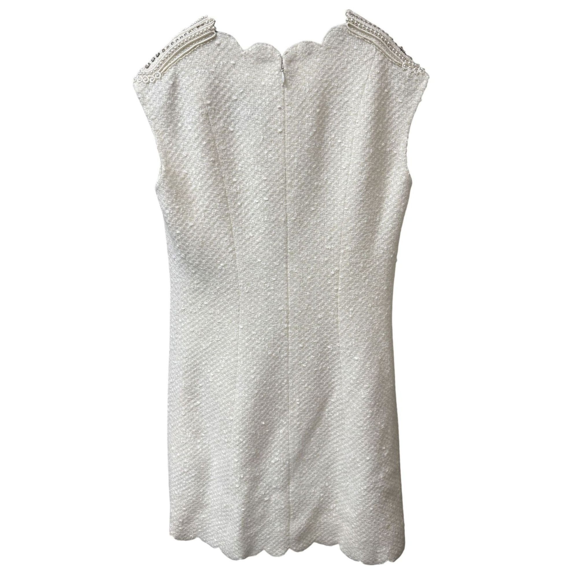 Chanel Chanel White Tweed Scalloped Sleeveless Dress Size 40 Made I Size S / US 4 / IT 40 - 2 Thumbnail