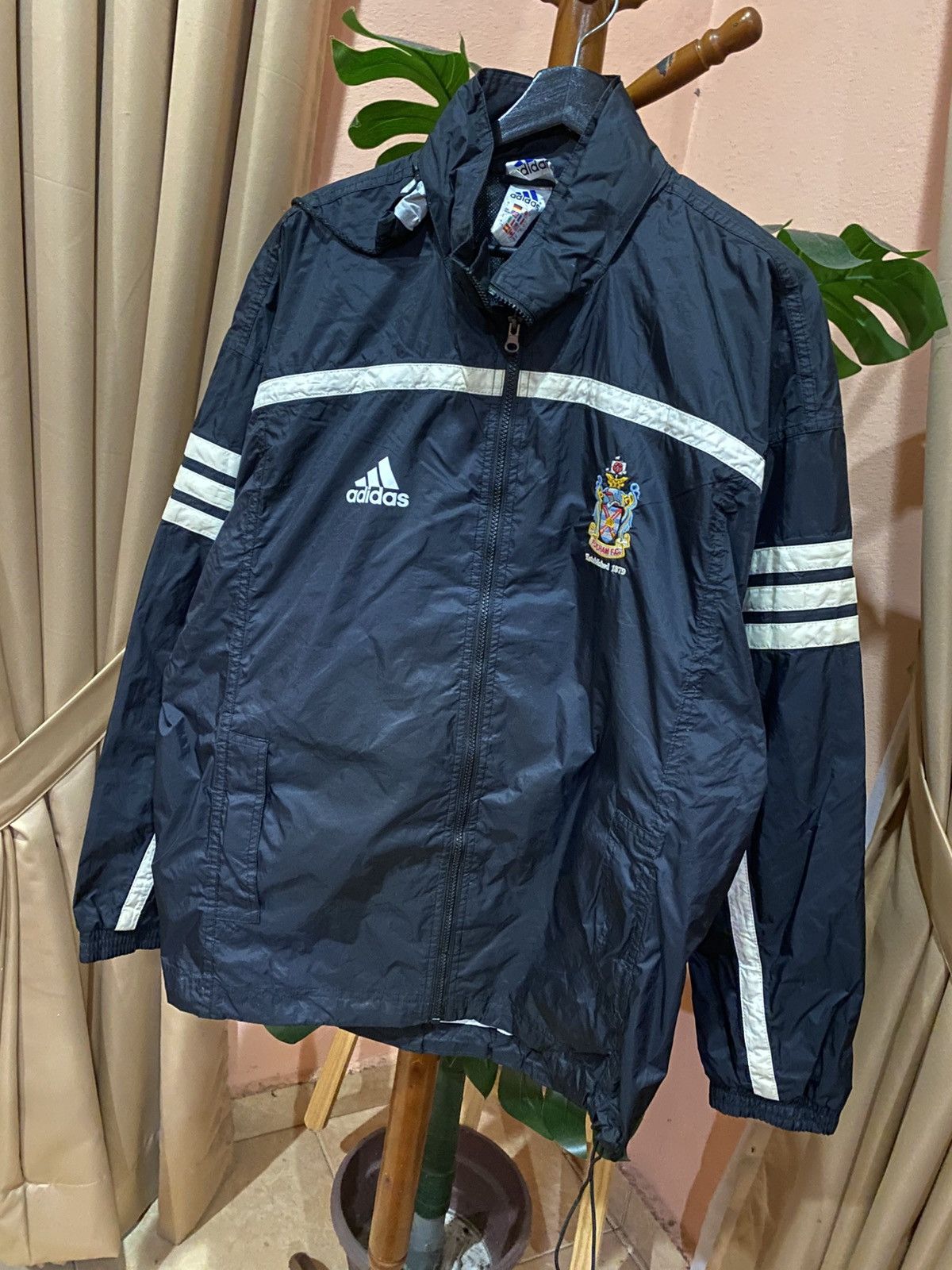Adidas Vintage Adidas Fulham FC Windbreaker Jacket Black Nylon Size US M / EU 48-50 / 2 - 2 Thumbnail