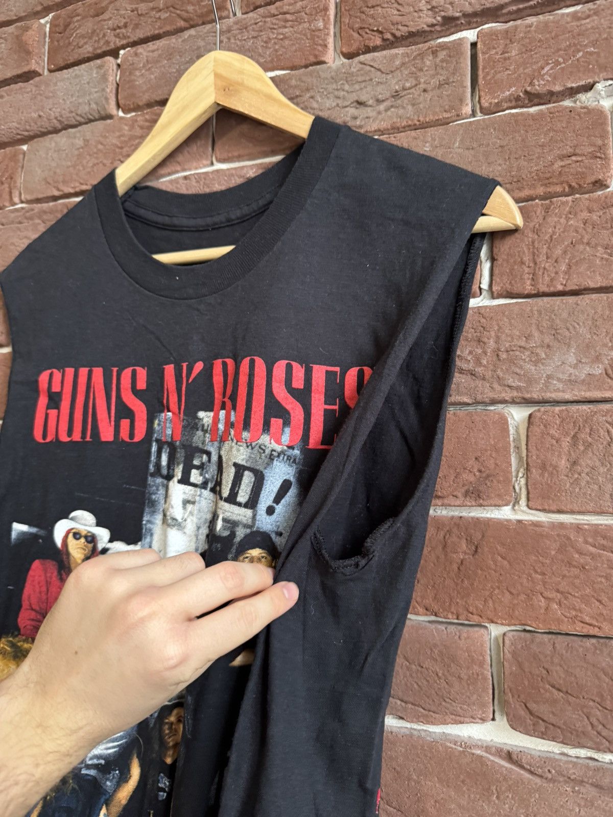 Band Tees VINTAGE 90s GUNS N ROSES Dead 1991 TOUR BAND TSHIRT Size US M / EU 48-50 / 2 - 6 Thumbnail
