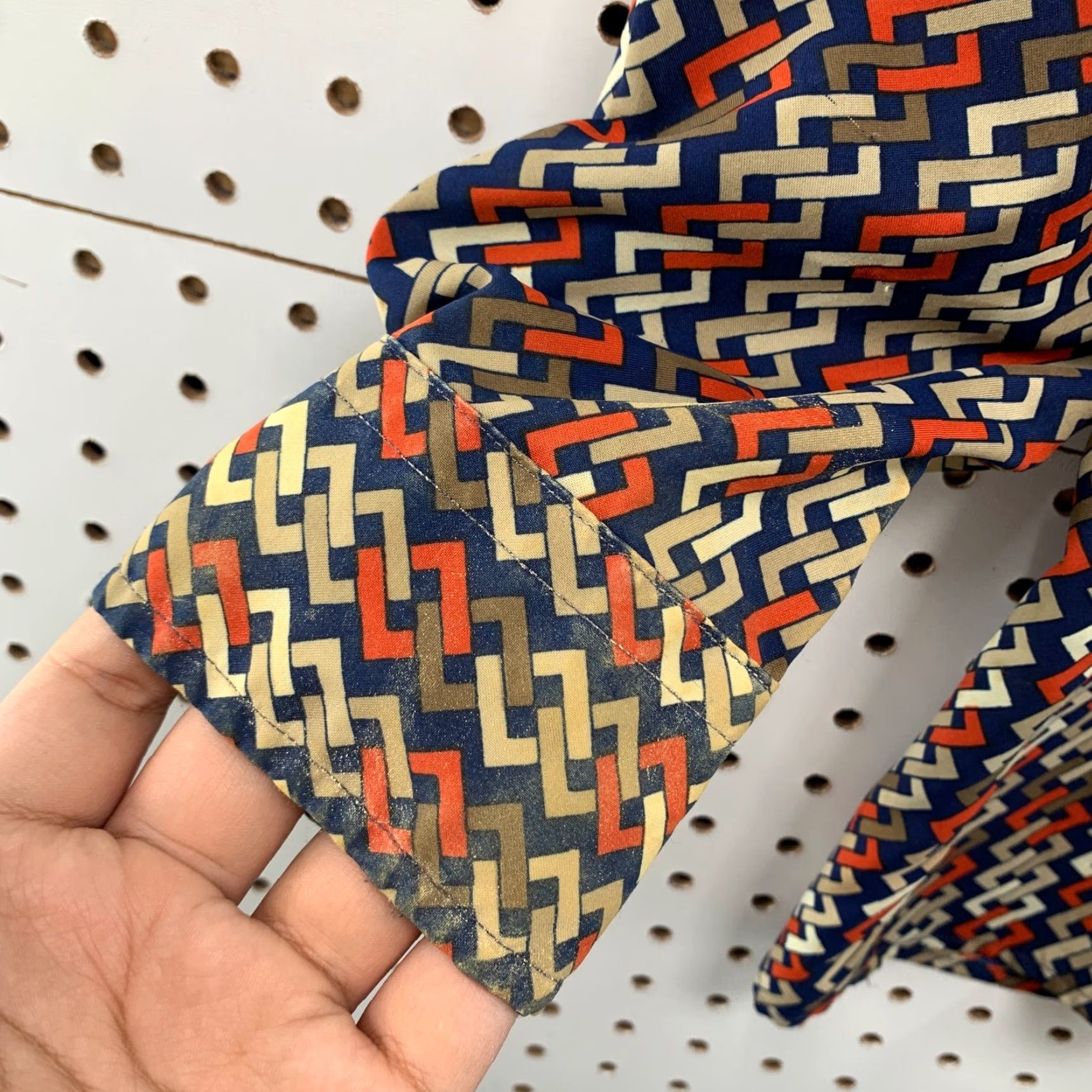 Vintage VINTAGE Hathaway Button Shirt Mens Small Geometric Chain Link Blue Orange Shirt Mens Small Blue Geometric Chain Link vintage Size US S / EU 44-46 / 1 - 7 Thumbnail