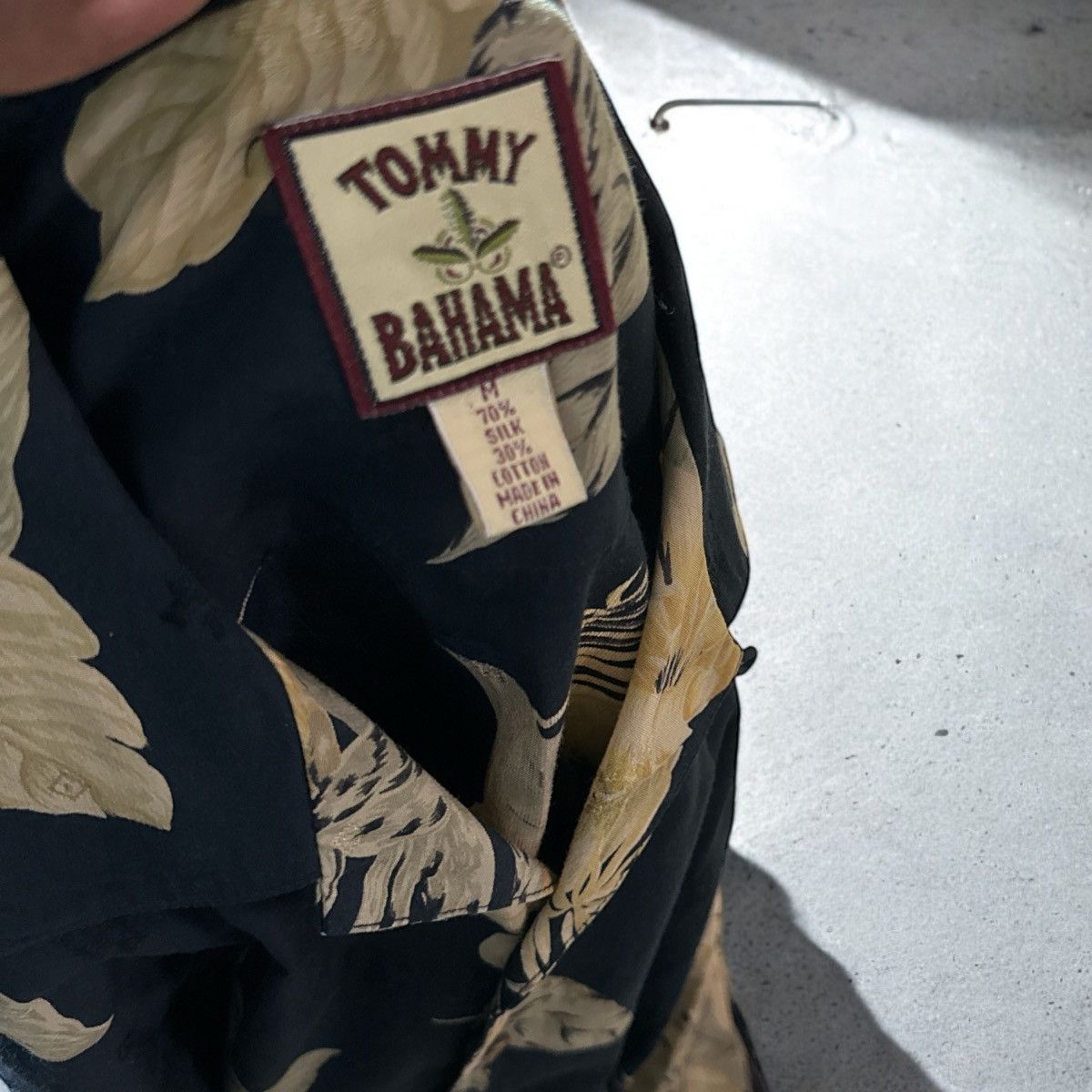 Tommy Bahama × Vintage Vintage Tommy Bahama Silk Blend Shirt Size Medium Size US M / EU 48-50 / 2 - 4 Thumbnail