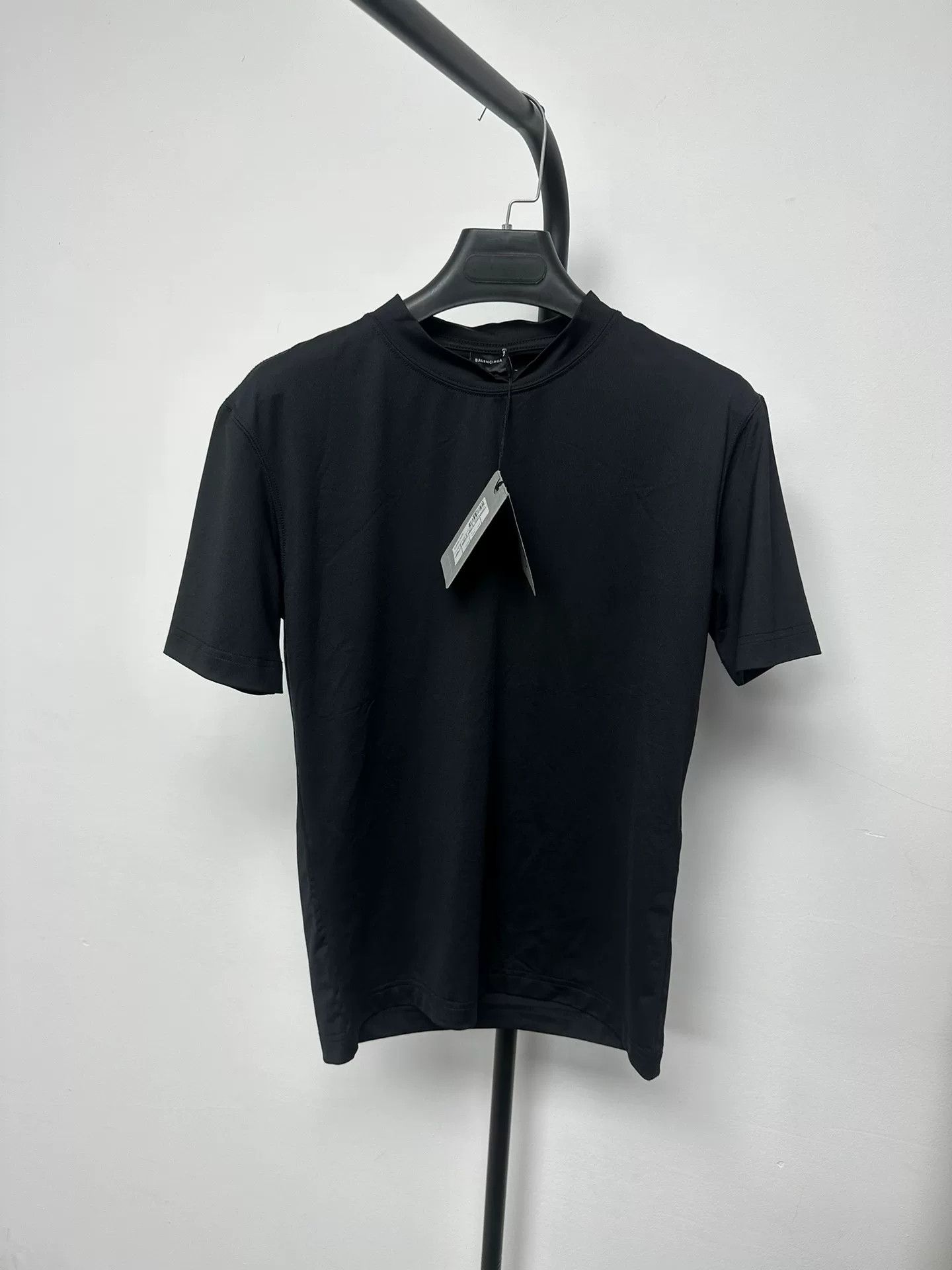 Balenciaga Balenciaga SS22 Men's Solid Crew Neck T-shirt Size US L / EU 52-54 / 3 - 1 Thumbnail