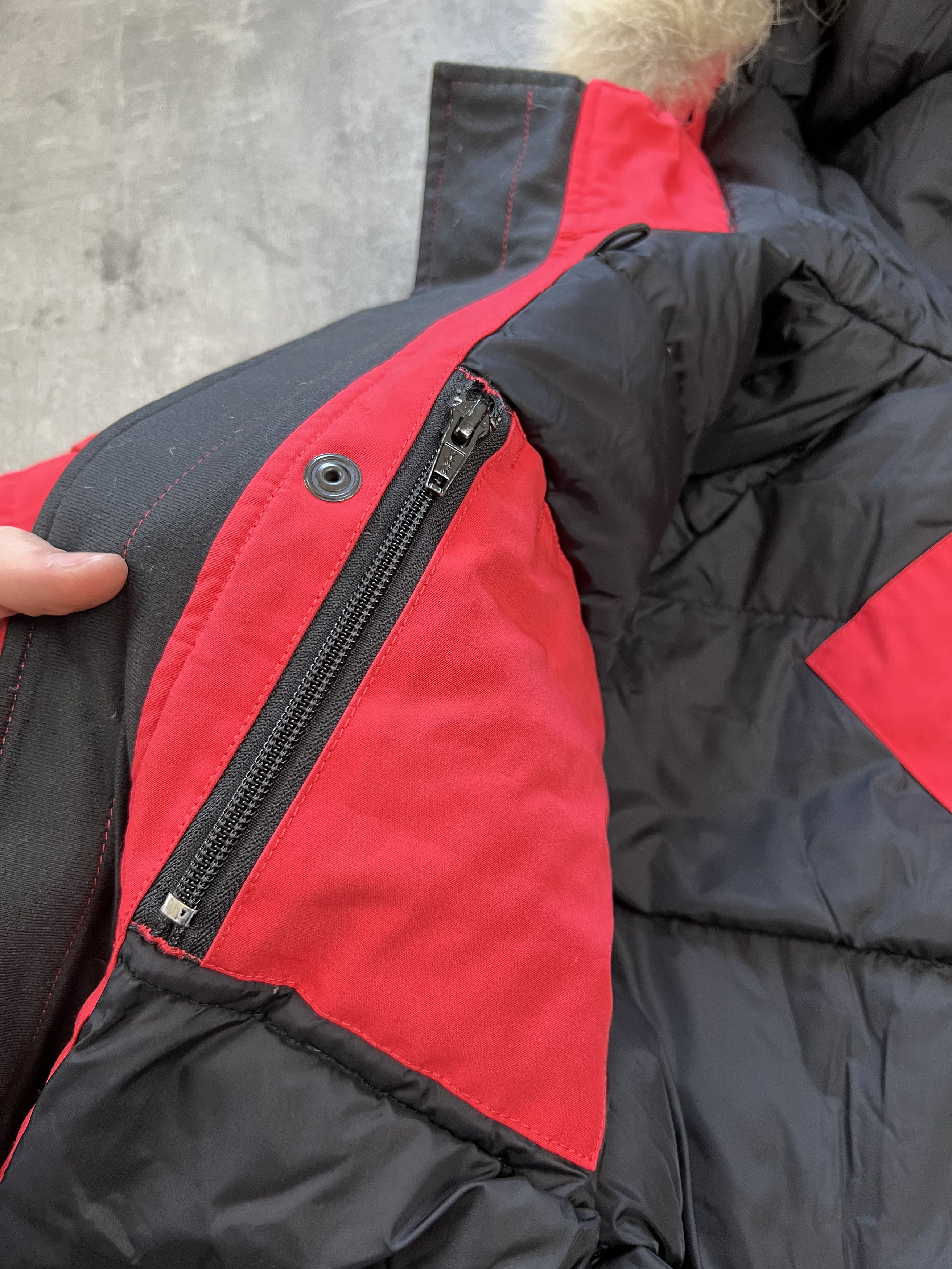 Canada Goose canada goose puffer bomber size (18) like S-M legit luxury Size US S / EU 44-46 / 1 - 9 Thumbnail