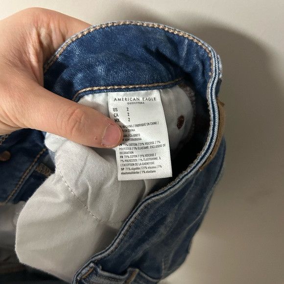 American Eagle Outfitters American Eagle Next Level Stretch Midi Ripped Jean Shorts Size 26" / US 2 / IT 38 - 5 Thumbnail
