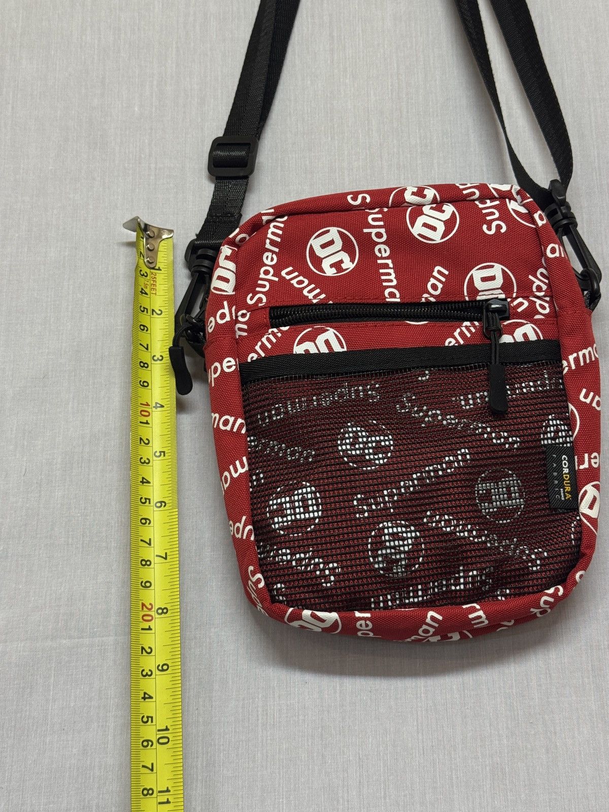 DC Superman-themed crossbody bag pattern Superman and "DC". Size ONE SIZE - 22 Thumbnail