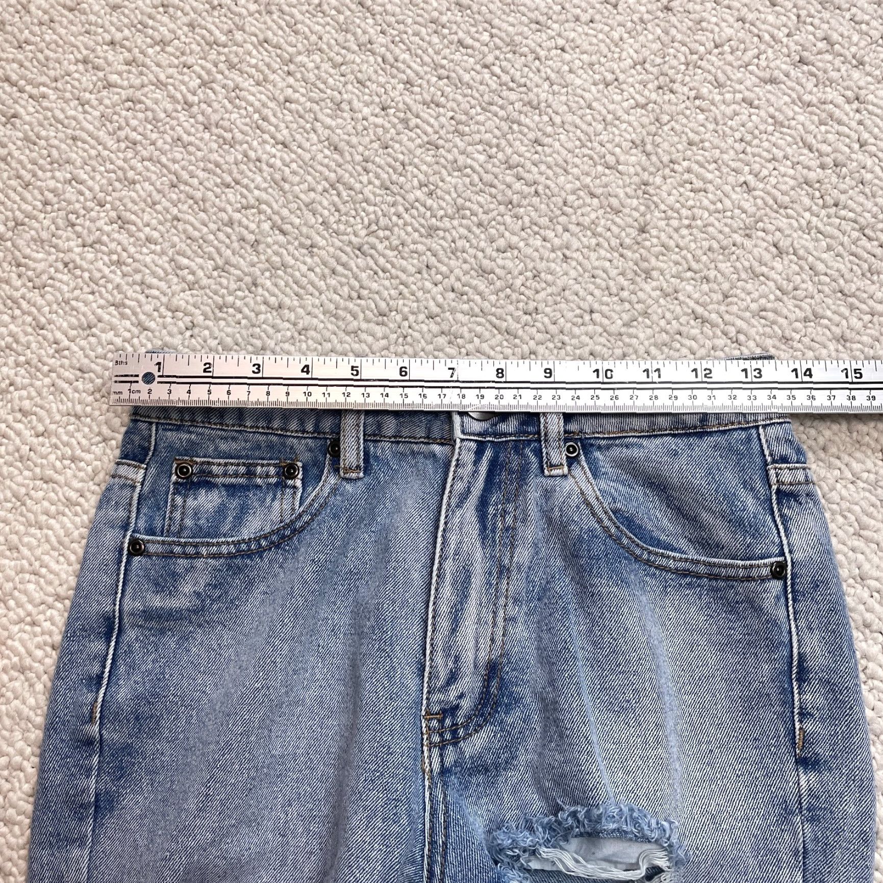 Boohoo Boohoo Jeans Womens 2 Light Wash Blue Distressed Rips Boyfriend 27x25 Rolled New Size 26" / US 2 / IT 38 - 5 Thumbnail
