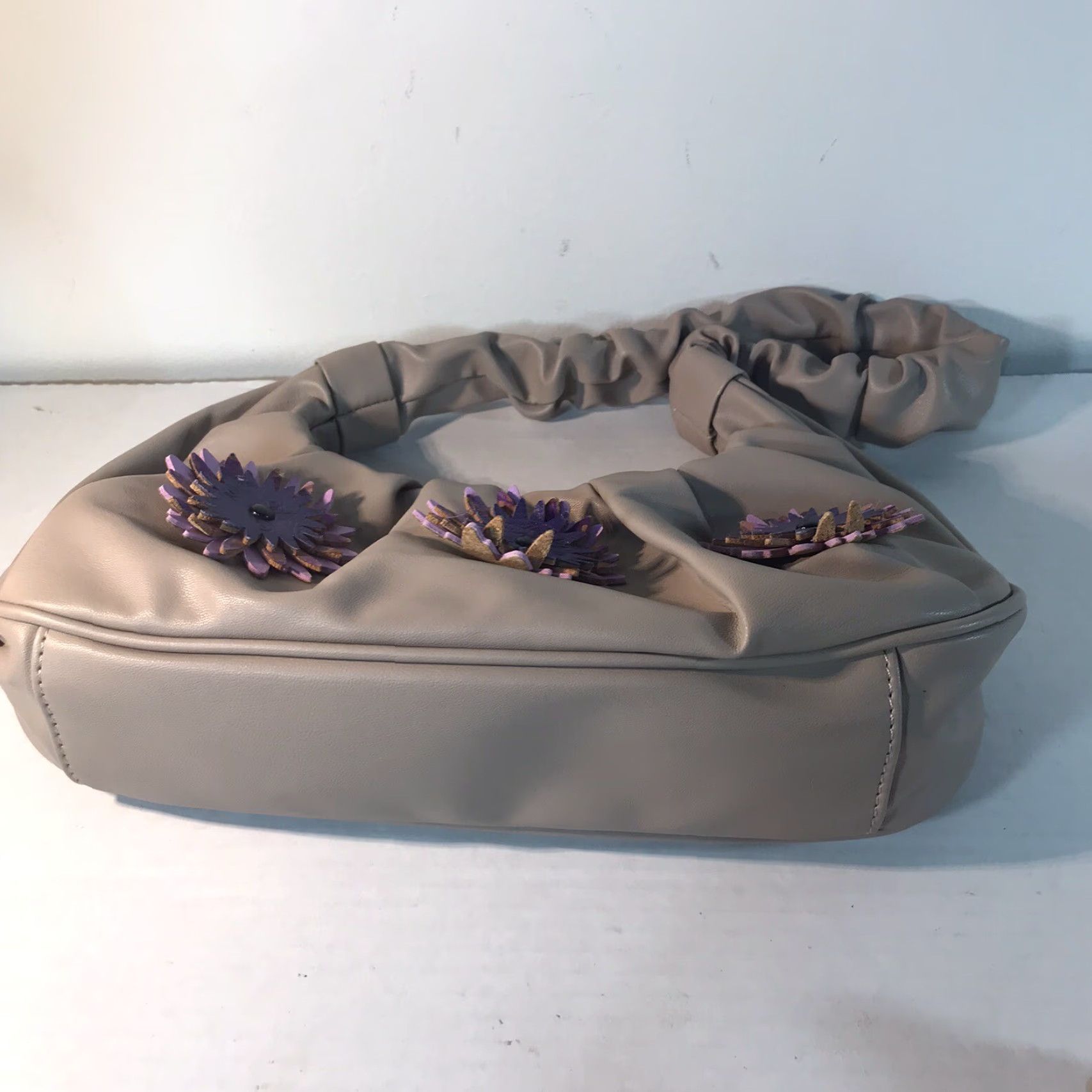 Vintage VINTAGE Olivia & Kate Shoulder Bag Women's Small Faux Leather Purse with Purple Flower Appliqués, Beige, Floral, Casual & Party Size ONE SIZE - 3 Thumbnail