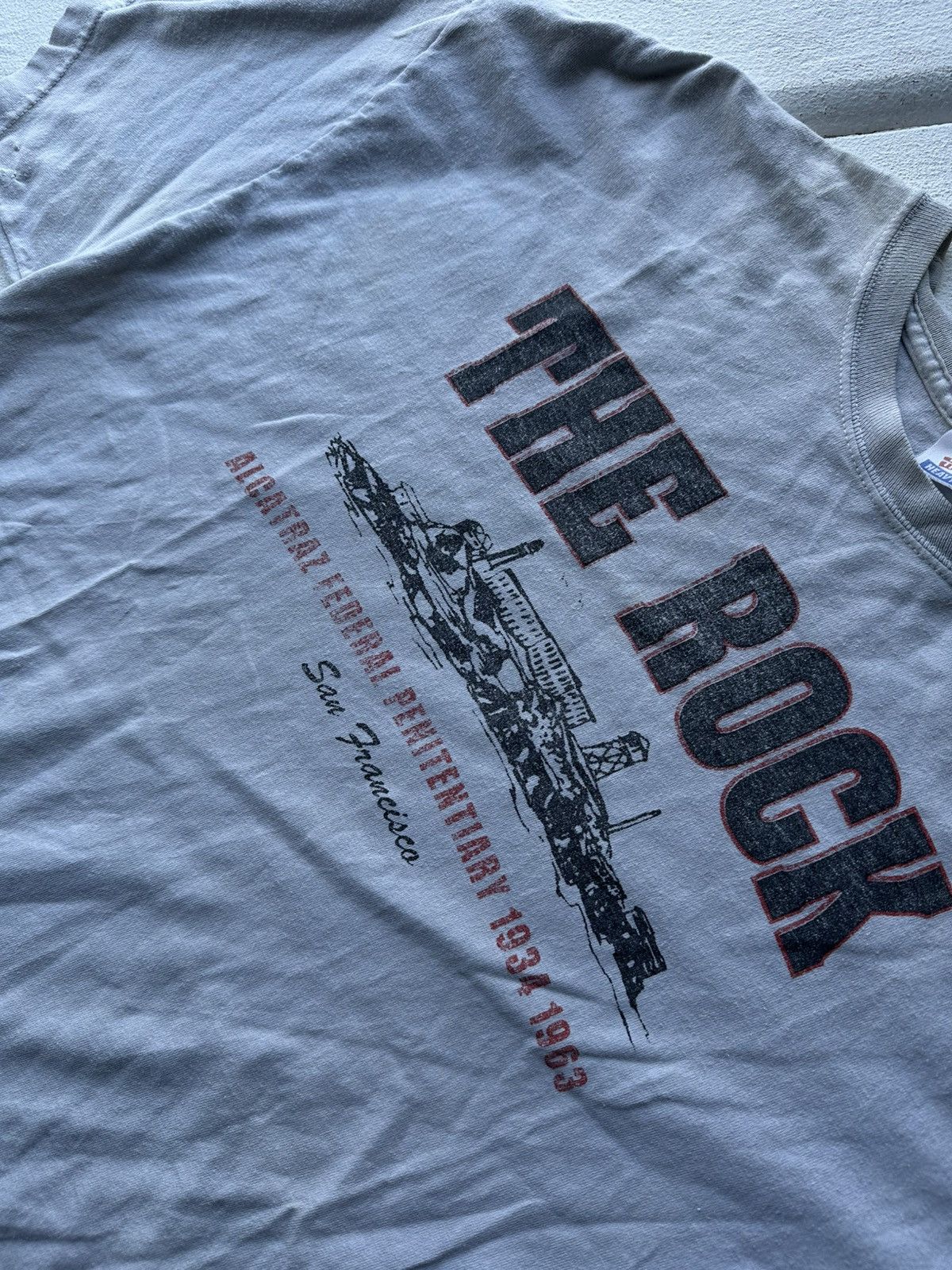 Vintage 🚨 THE ROCK ALCATRAZ BIG LOGO TEE SAN FRANCISCO Size US XL / EU 56 / 4 - 3 Thumbnail