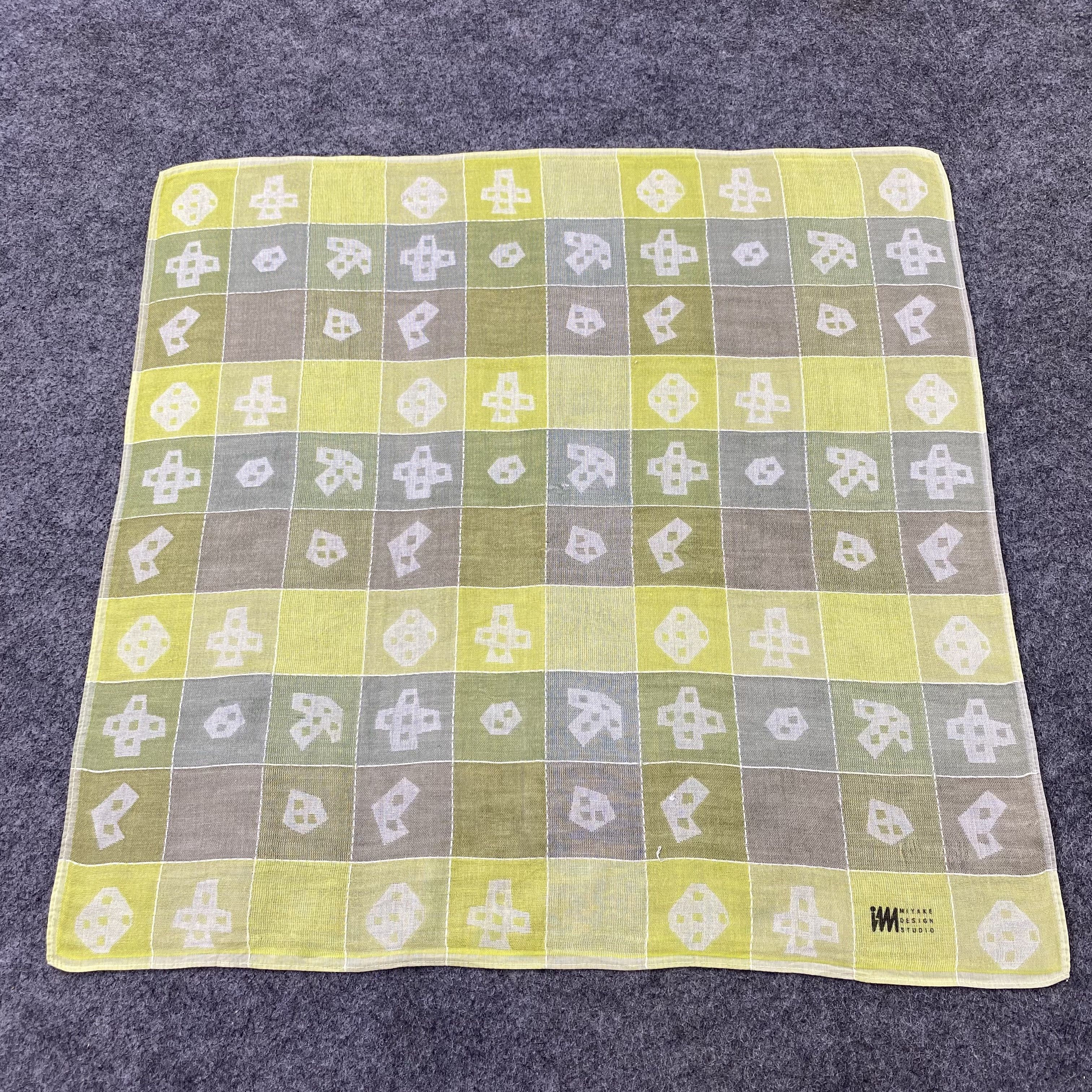 Issey Miyake × Japanese Brand Issey Miyake Handkerchief / Bandana / Neckerchief-B1311 Size ONE SIZE - 3 Thumbnail