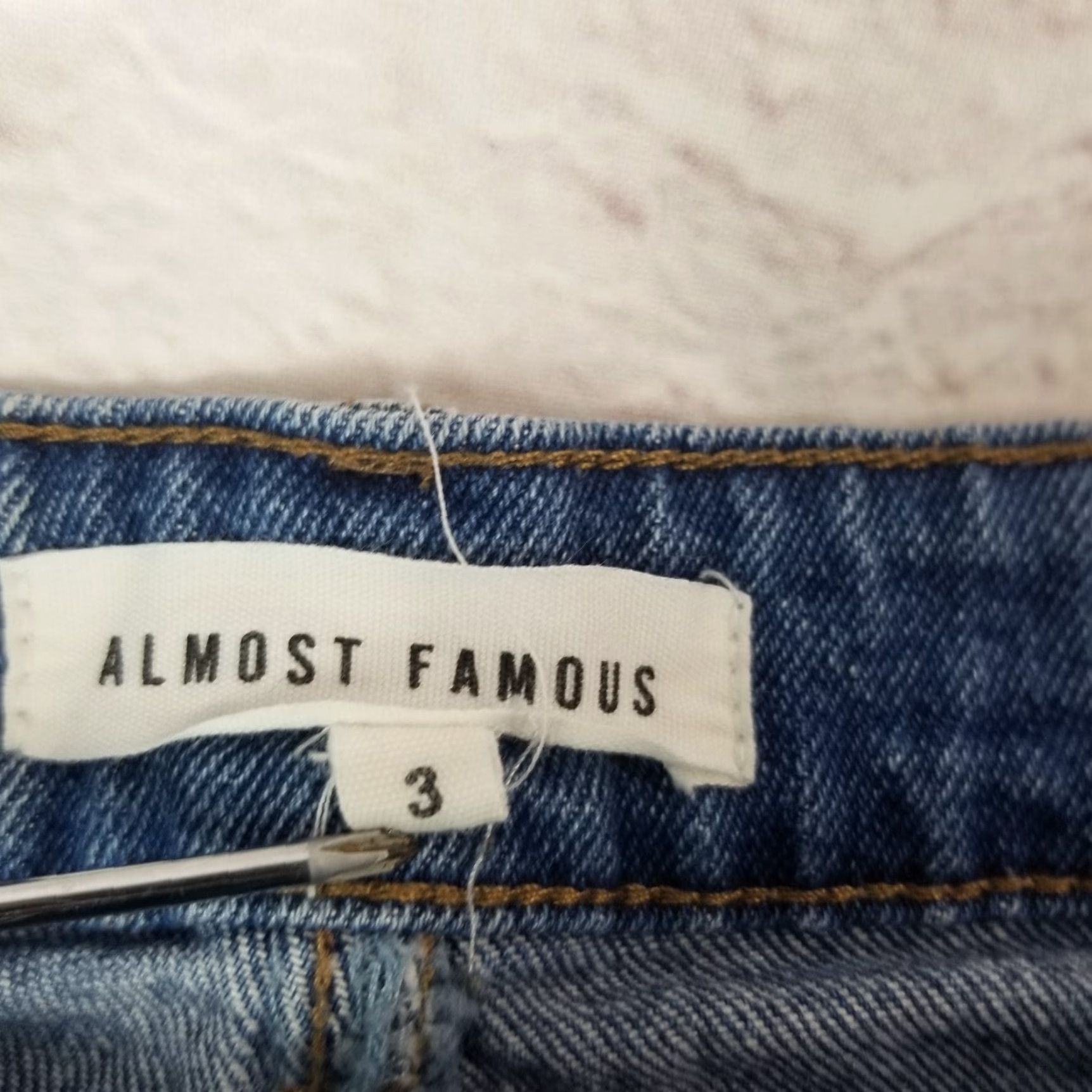 Almost Famous VINTAGE Almost Famous Womens Jeans Size 3 Denim High Rise Light Wash Distressed Size 26" / US 2 / IT 38 - 6 Thumbnail