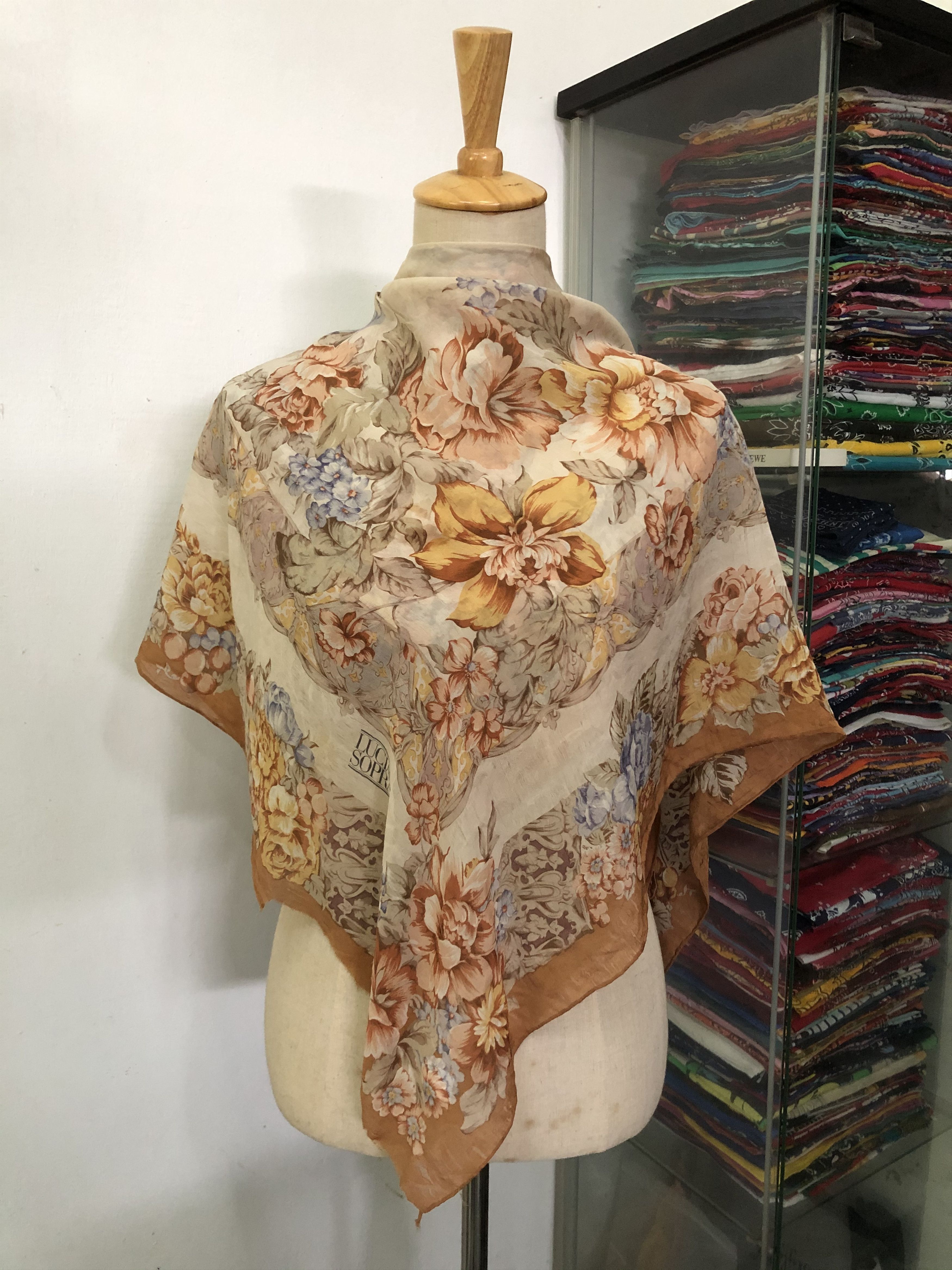 Vintage Vintage Luciano Soprani Silk Scarf Size ONE SIZE - 1 Thumbnail