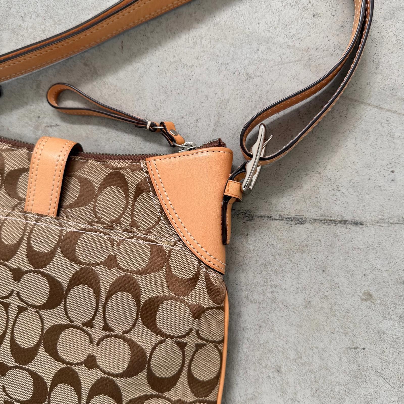 Coach Coach 2Way Signature Soho Clip Shoulder Bag Beige/Brown Size ONE SIZE - 8 Thumbnail