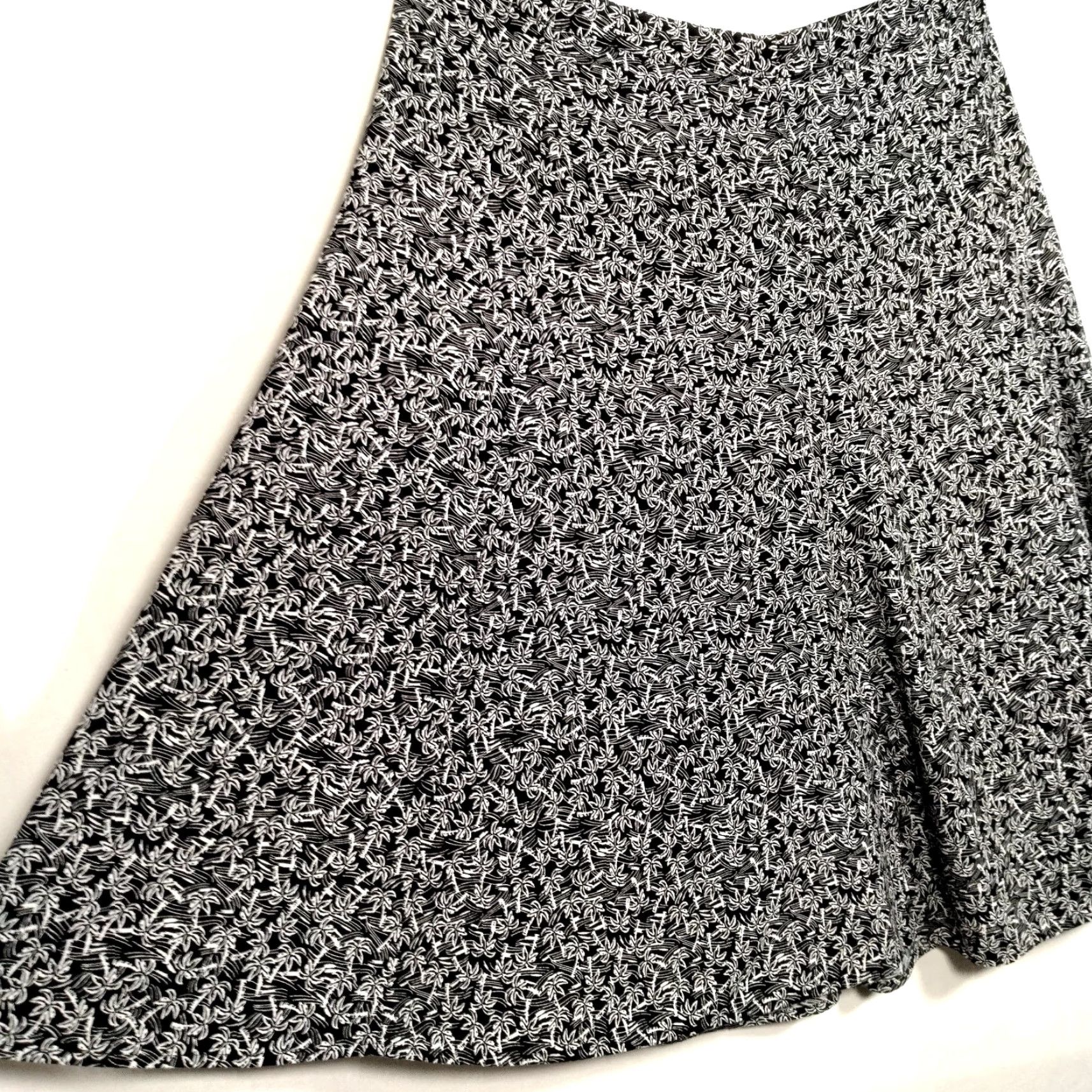 Vintage VINTAGE CJ Banks Plus Size 24A-Line Midi Skirt Womens Rayon Tropical Palm Tree Beach Vacation Casual Size 42" / US 20 - 3 Thumbnail