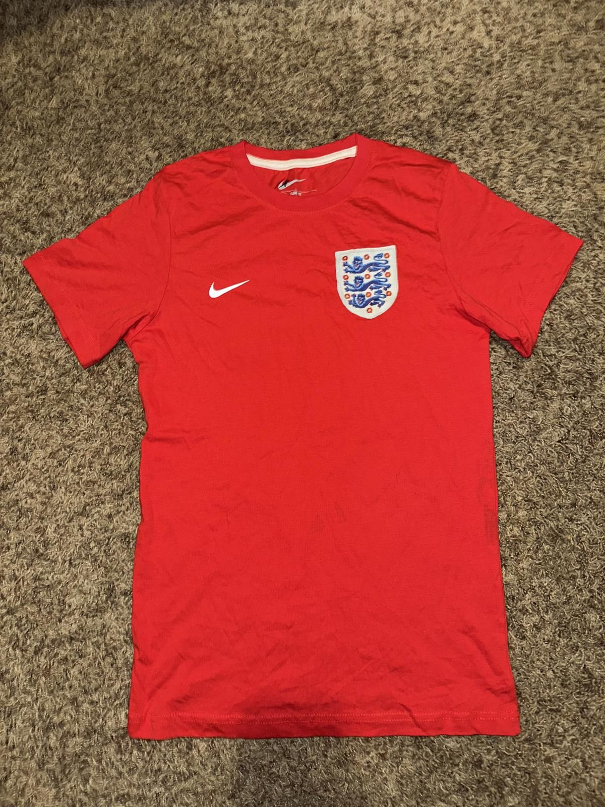Nike Vintage Rare Nike Men’s Team England Soccer Core Crest Red Tee Size US S / EU 44-46 / 1 - 1 Thumbnail