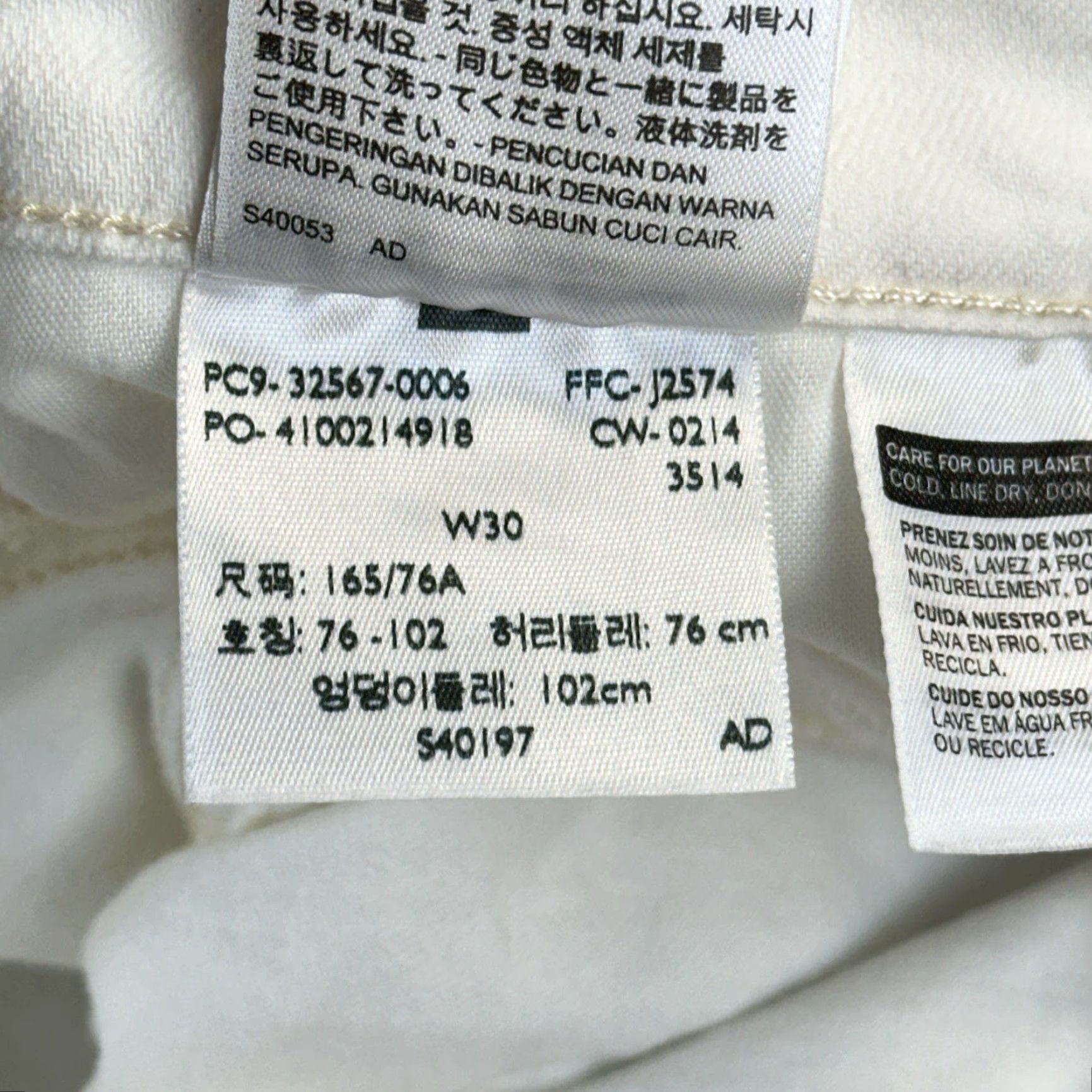 Levi's Levi’s Shorts Womens 30 White Denim 3.5" Low Rise Rolled Hem Stretch Casual, Travel Jeans, 5-Pocket, Light Wash, 30 in Waist Womens Size 30" / US 8 / IT 44 - 4 Thumbnail
