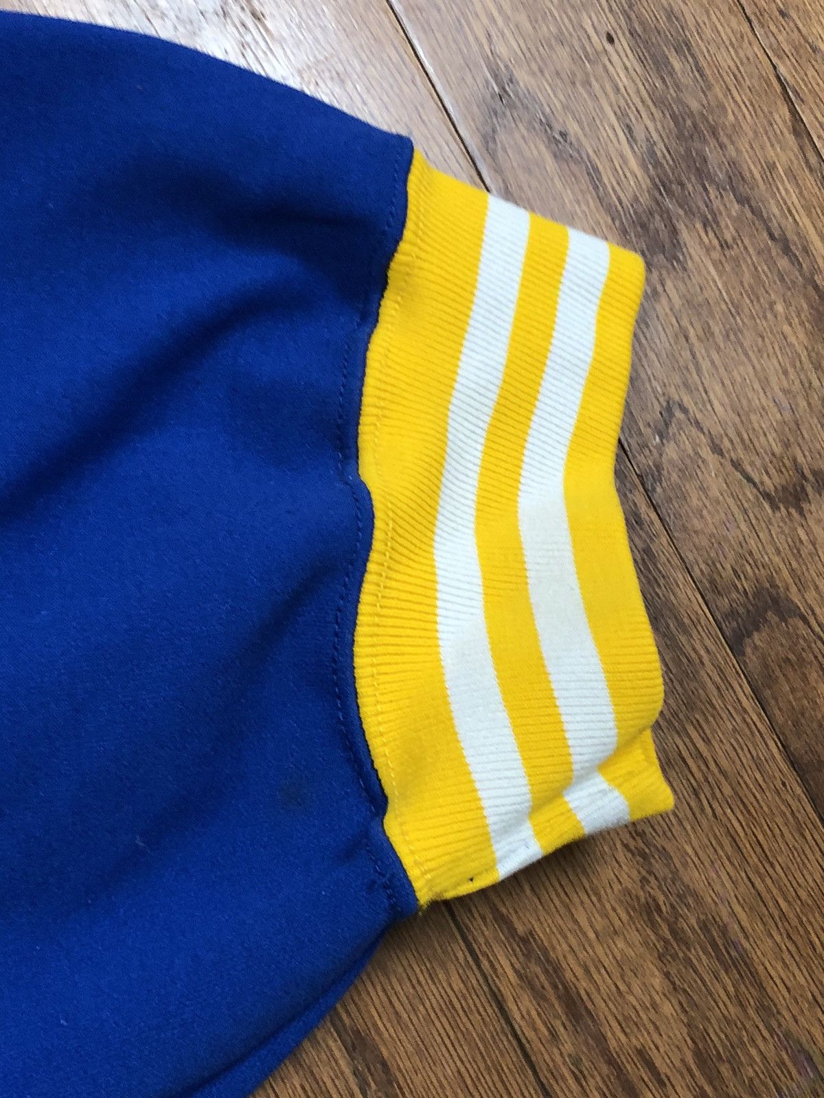 Champion Vintage Champion Eagles Shirt V Neck Jersey Cheer Top 70s Size US L / EU 52-54 / 3 - 3 Thumbnail