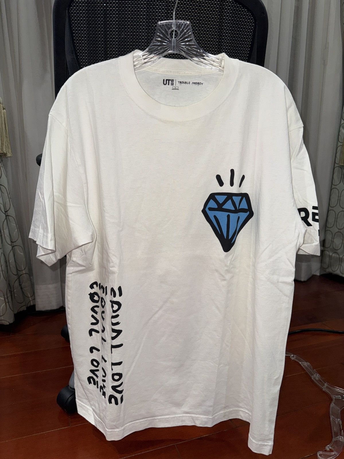 Uniqlo Uniqlo UT Trouble Andrew Graphic Tee Size US L / EU 52-54 / 3 - 1 Thumbnail