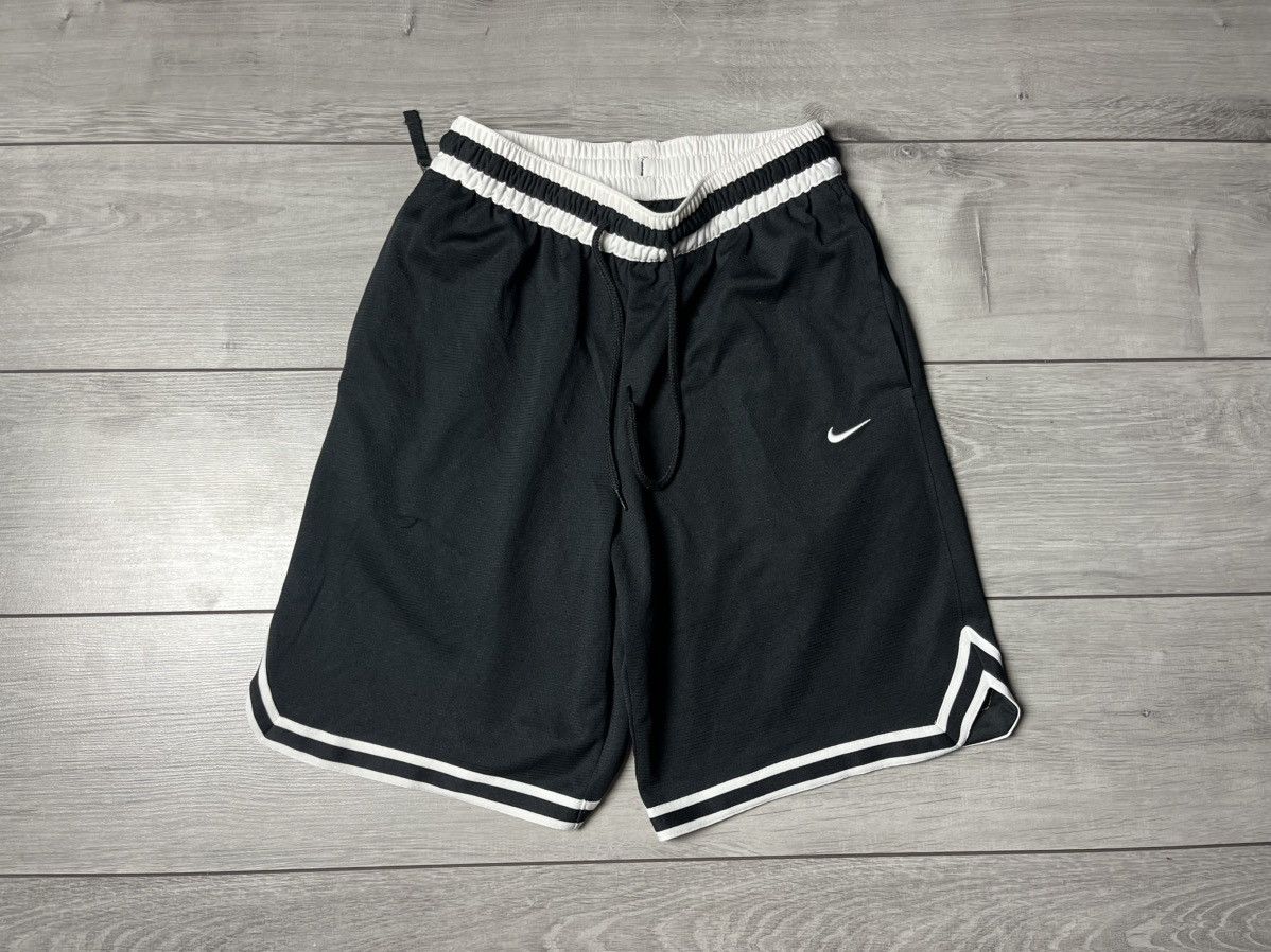 Nike Nike basketball shorts jersey size Small Size US 30 / EU 46 - 1 Thumbnail