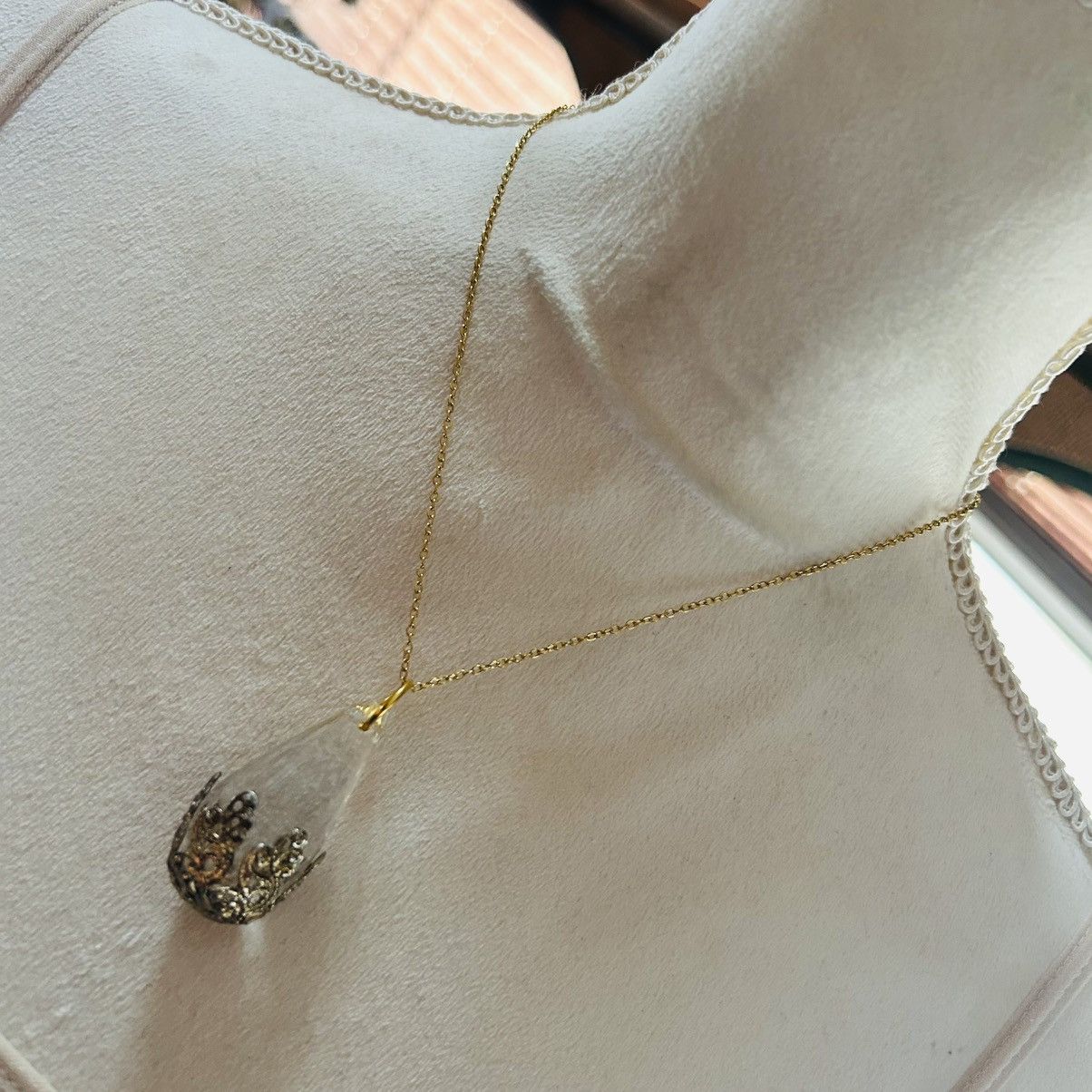 Vintage Handcrafted filigree capped faceted lucite stone necklace Size ONE SIZE - 2 Thumbnail