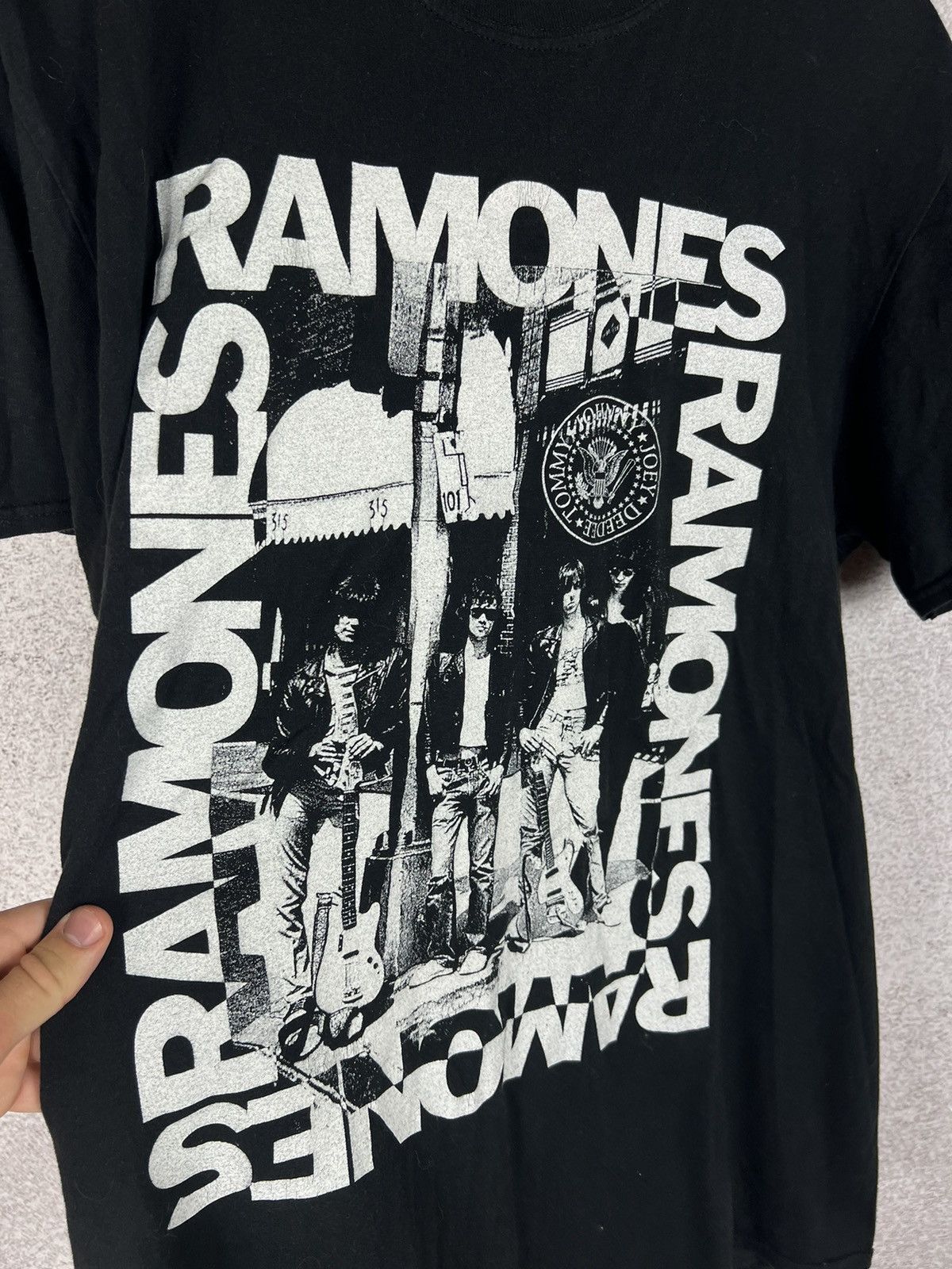 Band Tees Vintage Ramones Rock Band T-Shirt Size US XL / EU 56 / 4 - 3 Thumbnail