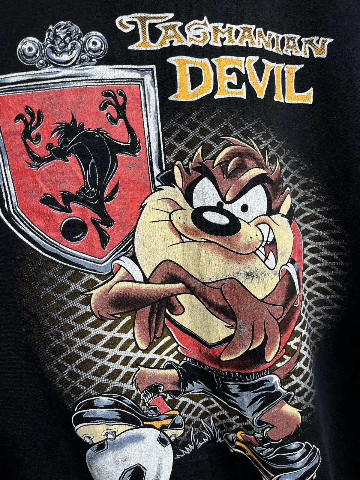 George Buy Vintage 1996 Taz Devil T-shirt Tasmanian Devil Soccer Size US L / EU 52-54 / 3 - 2 Thumbnail