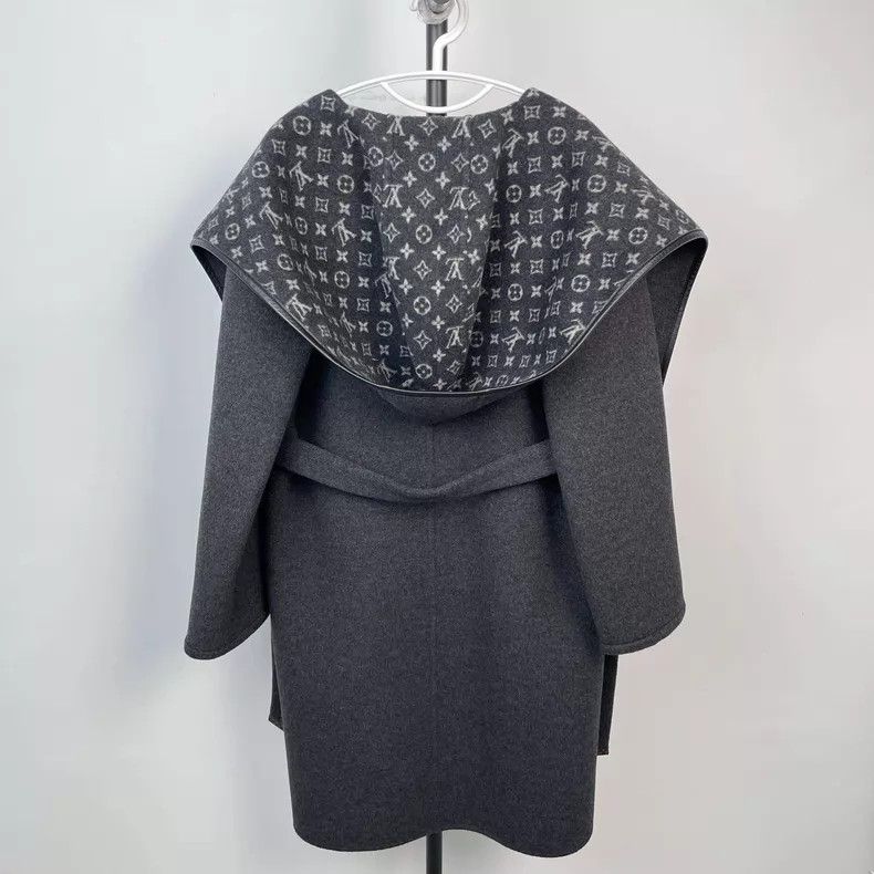 Louis Vuitton Louis Vuitton Old-print wool coat with black lining coat Size XS / US 0-2 / IT 36-38 - 2 Thumbnail