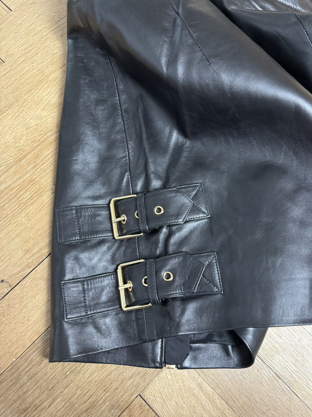 H&M × Moschino NEW Moschino x H&M Black Leather Dress Gold Details Size M / US 6-8 / IT 42-44 - 11 Thumbnail