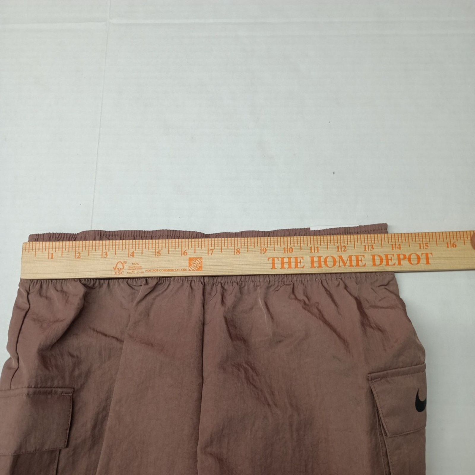 Nike Nike Womens Loose Fit Woven Cargo Shorts Size XS Smoky Mauve Size 28" / US 6 / IT 42 - 6 Thumbnail