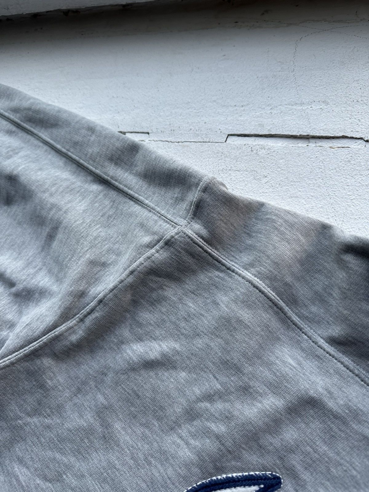 Vintage 🚨90s Nike Big Logo Swoosh Gray Oversized Sweatshirt y2k rare Size US S / EU 44-46 / 1 - 7 Thumbnail