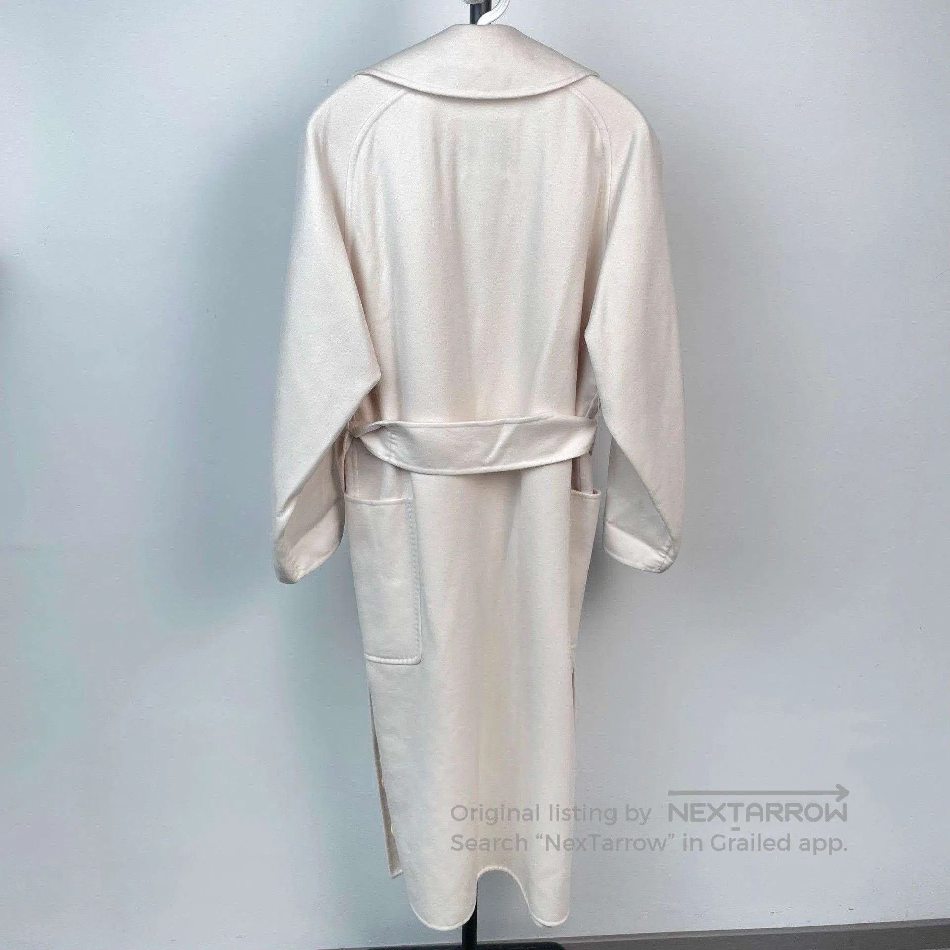Max Mara MAXMara White Long Wool Coat. Size XS / US 0-2 / IT 36-38 - 2 Thumbnail