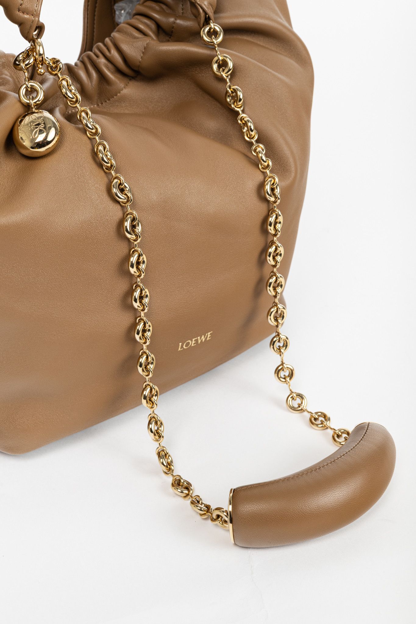 Loewe Loewe Squeeze Medium Oak Leather Shoulder Bag Size ONE SIZE - 7 Thumbnail