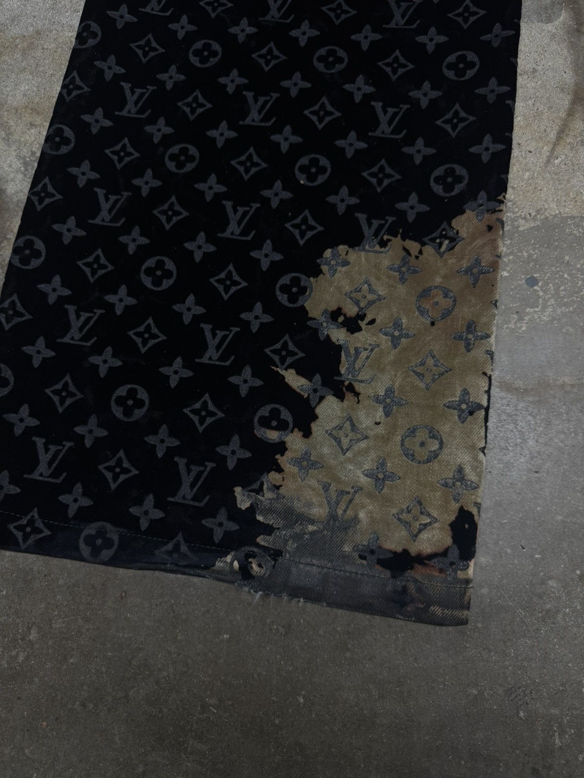 Louis Vuitton Louis Vuitton Monogram Bleached Denim Pants Size US 40 / EU 56 - 7 Thumbnail