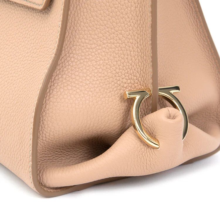 Salvatore Ferragamo o1s1rm0526 Size : OS / Shoulder Bag in Beige Size ONE SIZE - 7 Thumbnail