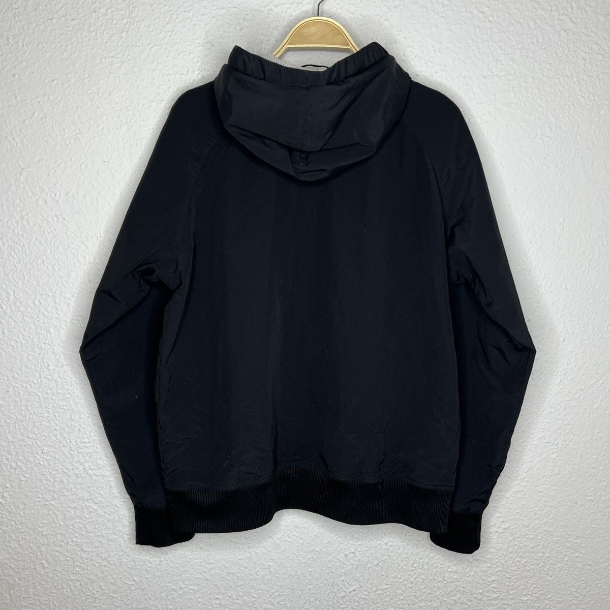 Carhartt × Vintage Vintage Carhartt WiP Jacket Nylon Black Active Logo Hooded Size US L / EU 52-54 / 3 - 7 Thumbnail
