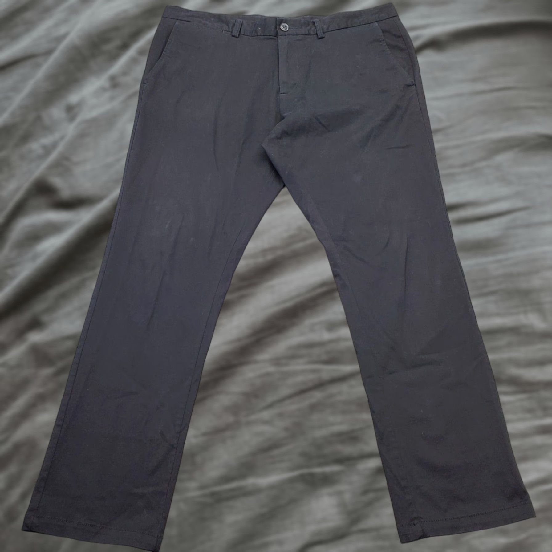 Old Navy Old Navy Chino Pants Mens Size 36/30 Black Casual Pants Men 36/30 Cotton Flat Front Pockets Button Front Size US 36 / EU 52 - 1 Thumbnail