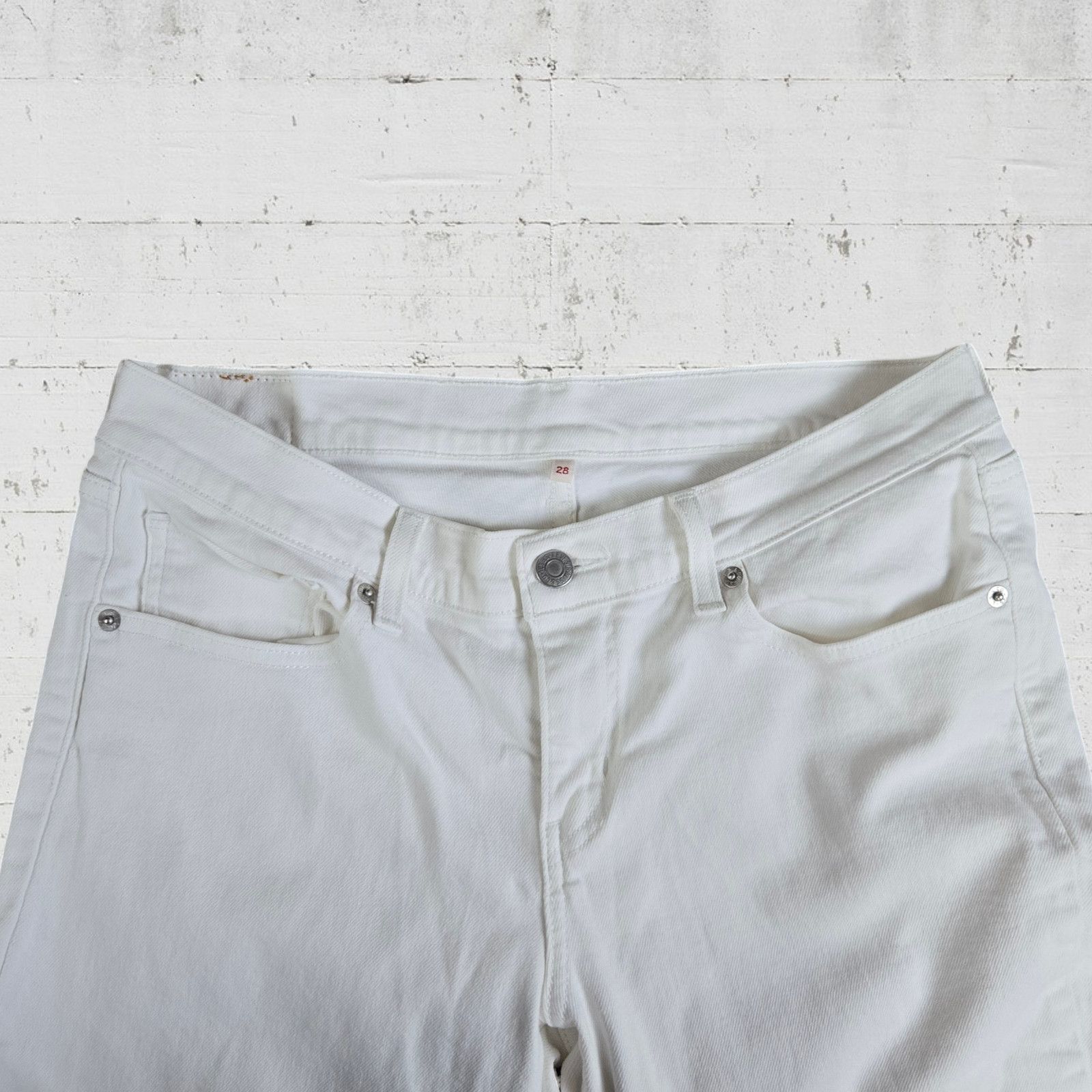 Levi's Levi's 311 White Shaping Skinny Capri Jeans Size 28 Size 28" / US 6 / IT 42 - 5 Thumbnail