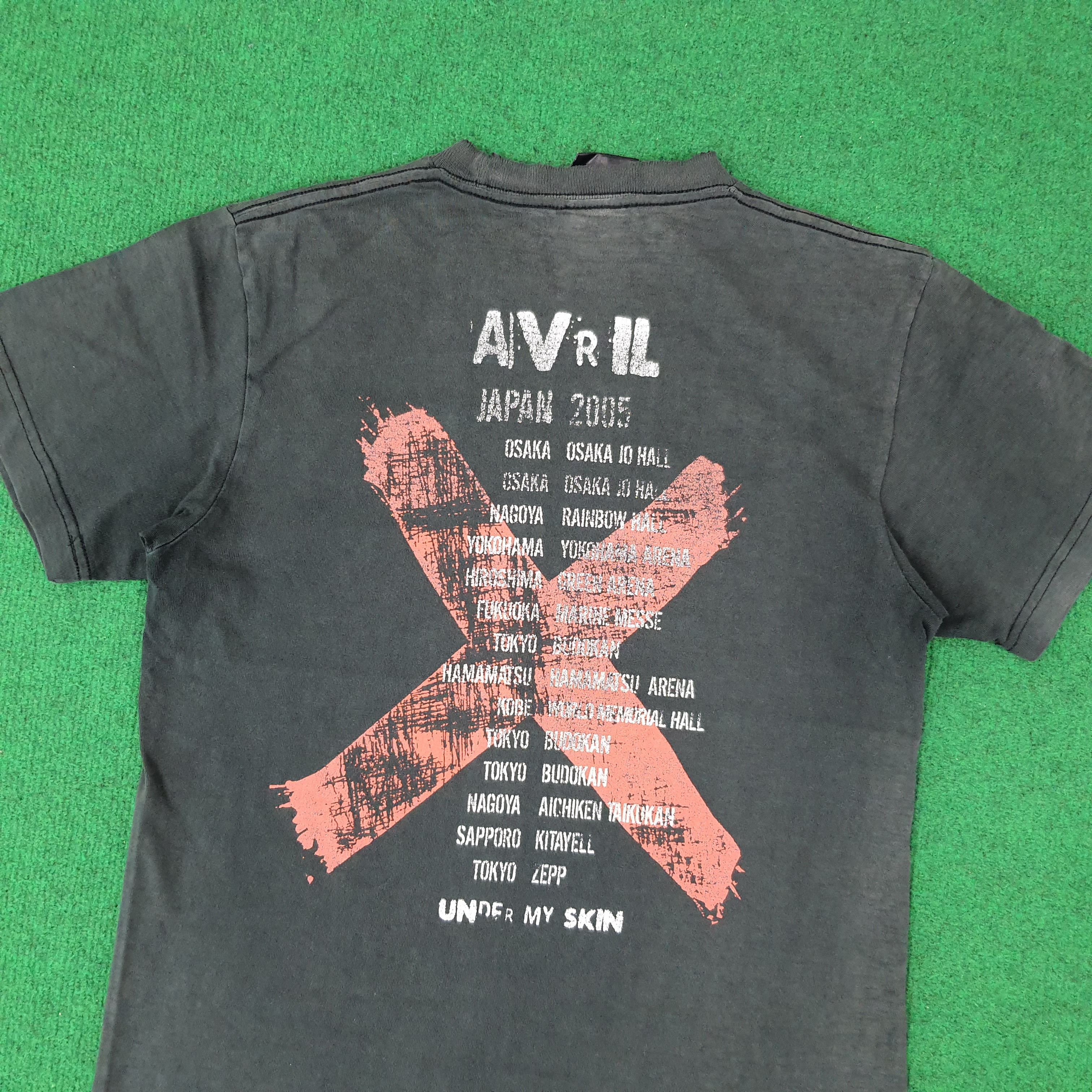 Band Tees Vintage Avril Lavigne Under My Skin Tour 2005 Tshirt C249N69 Size US S / EU 44-46 / 1 - 4 Thumbnail