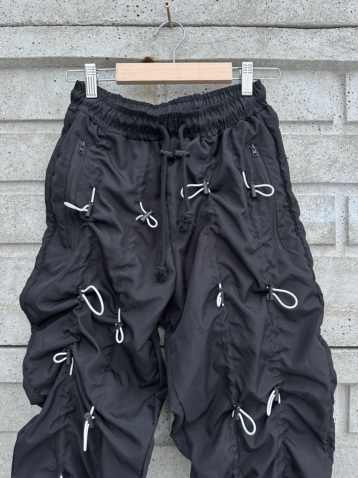 Japanese Brand Cargo pants with cuffs Mnml „Bungee Cord Pants”, size S Size US 30 / EU 46 - 3 Thumbnail