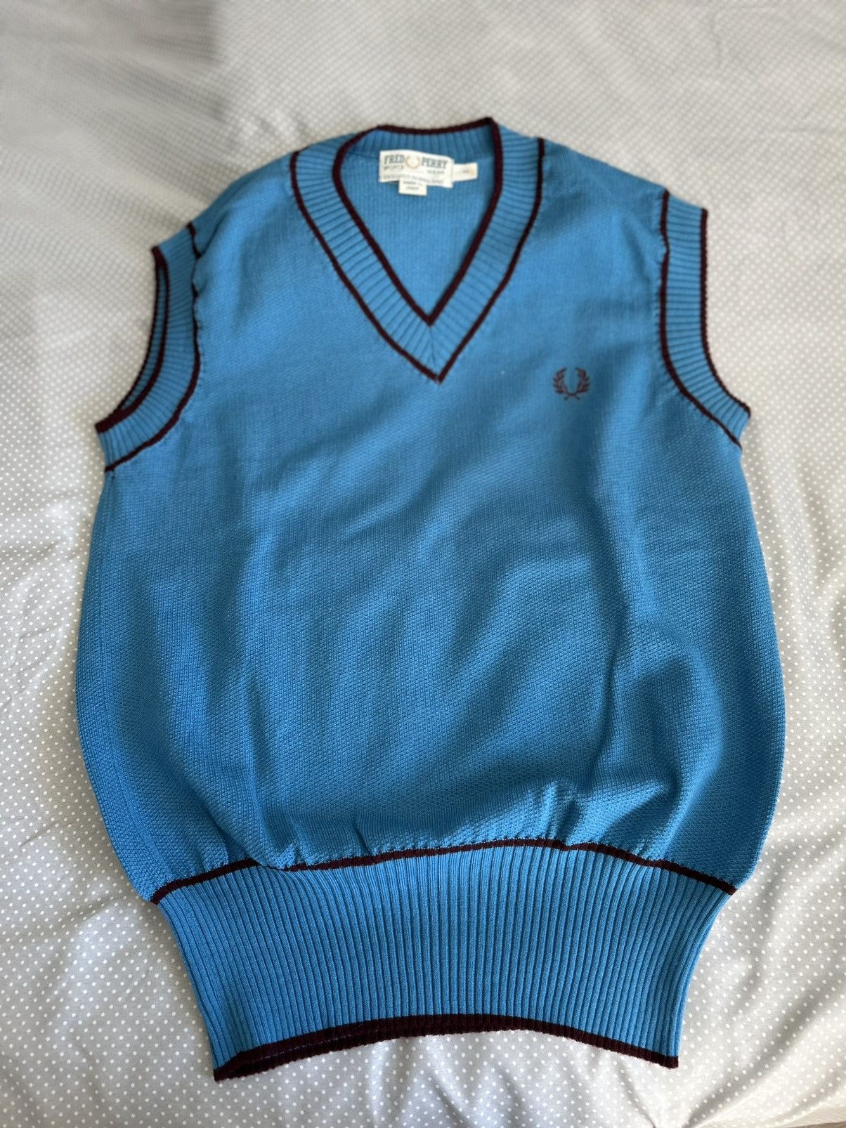Fred Perry Vintage Fred Perry 100% Merino Wool Vest Size US S / EU 44-46 / 1 - 1 Thumbnail