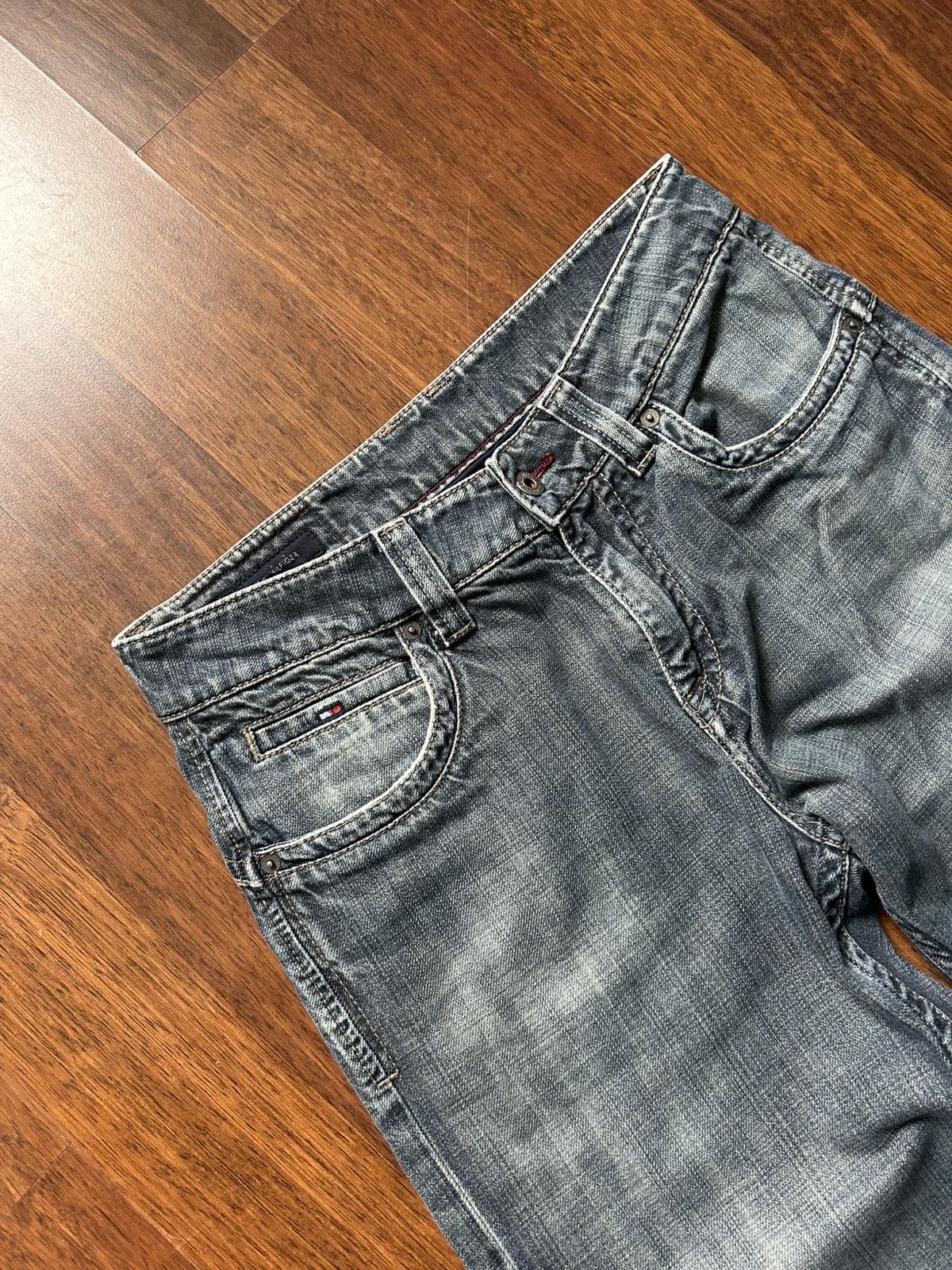 Tommy Hilfiger Vintage Tommy Hilfiger Faded Jeans Y2K 90s Distressed Sz 31 Size US 31 - 6 Thumbnail