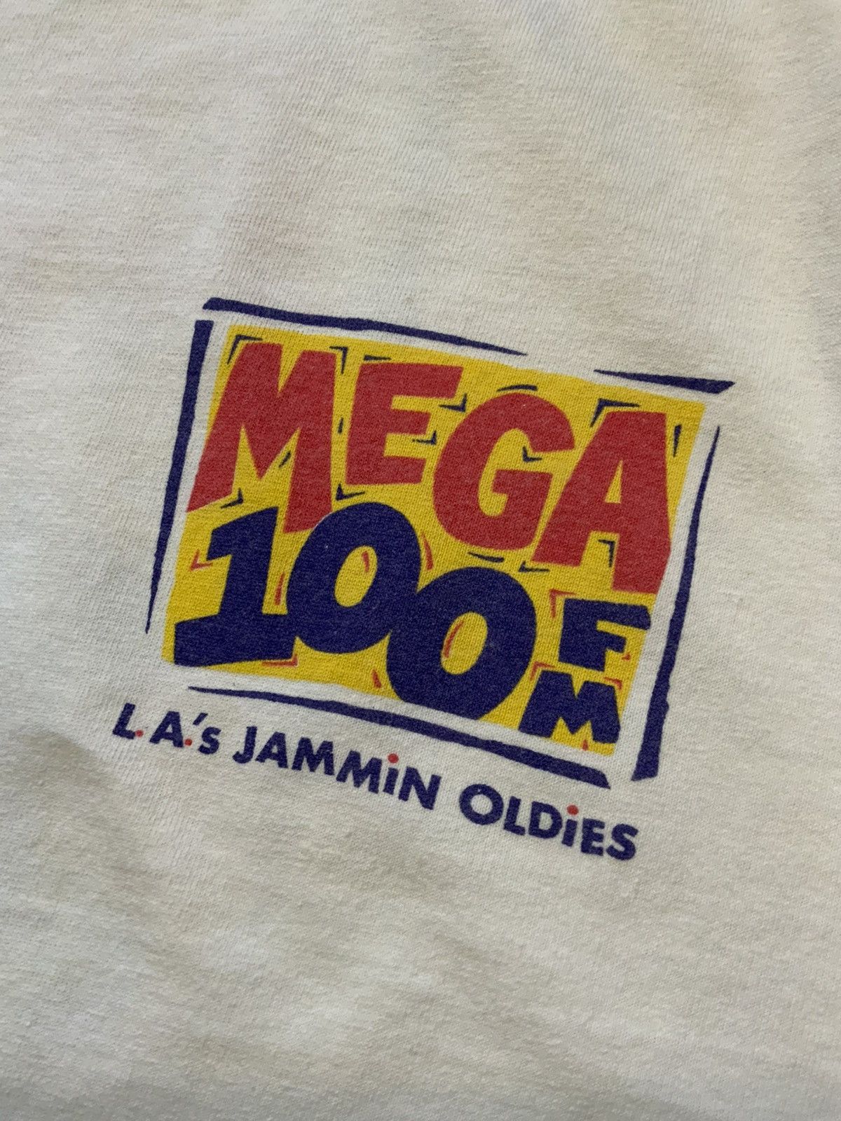 Vintage KCMG 100 FM Los Angeles Jammin Oldies Radio Station T-Shirt Size US XL / EU 56 / 4 - 7 Thumbnail