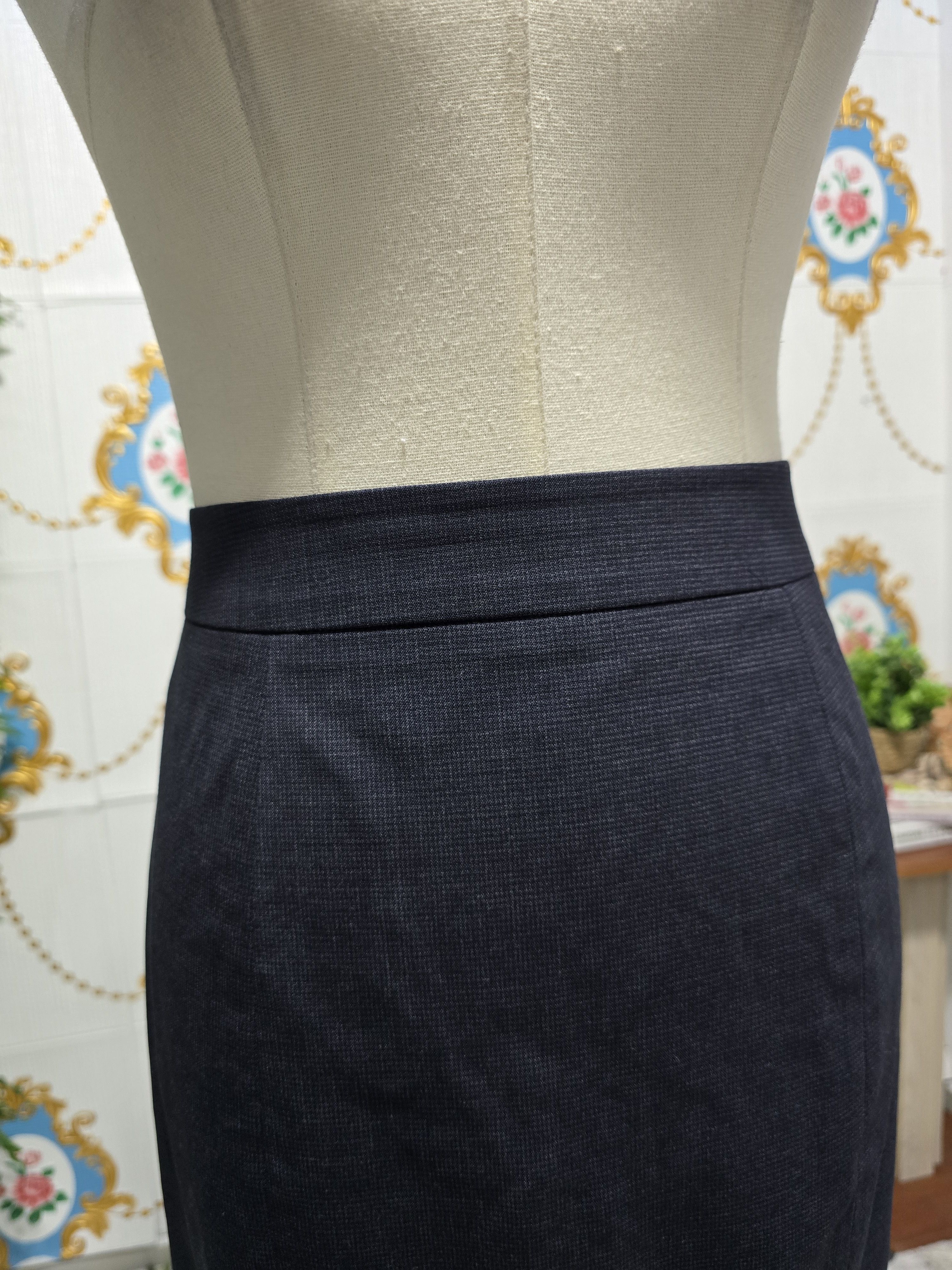 RED Valentino VALENTINO RED skirt women LUXURY BEAUTIFUL, ZIP Size 28" / US 6 / IT 42 - 4 Thumbnail