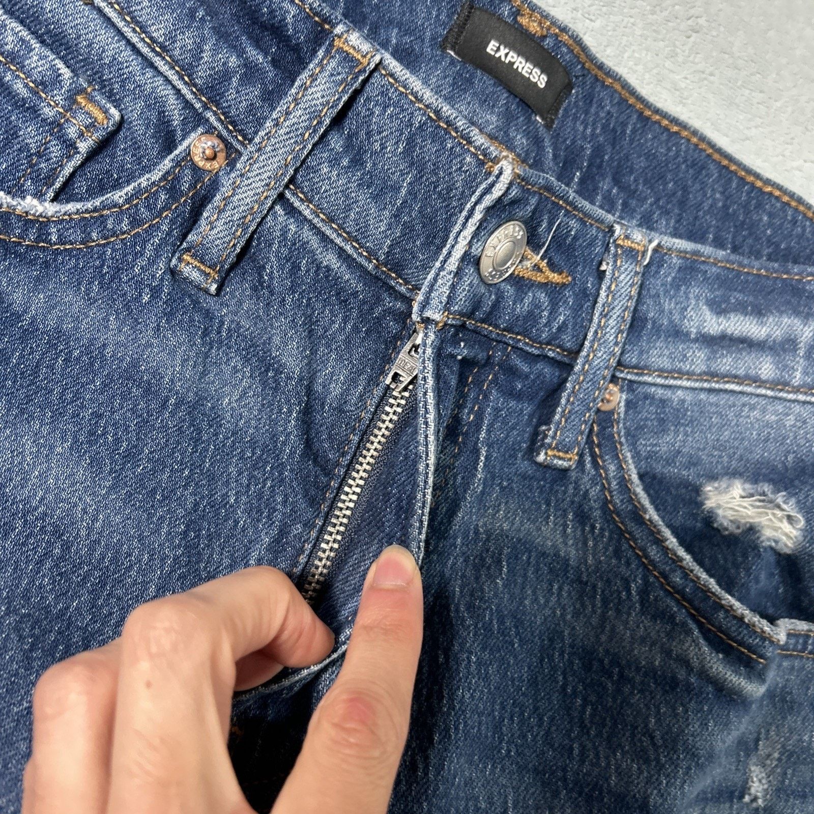Express Beyond Baggy Distressed Rips Jeans Sz 2 28x33 Raw Hems Loose Size 26" / US 2 / IT 38 - 9 Thumbnail